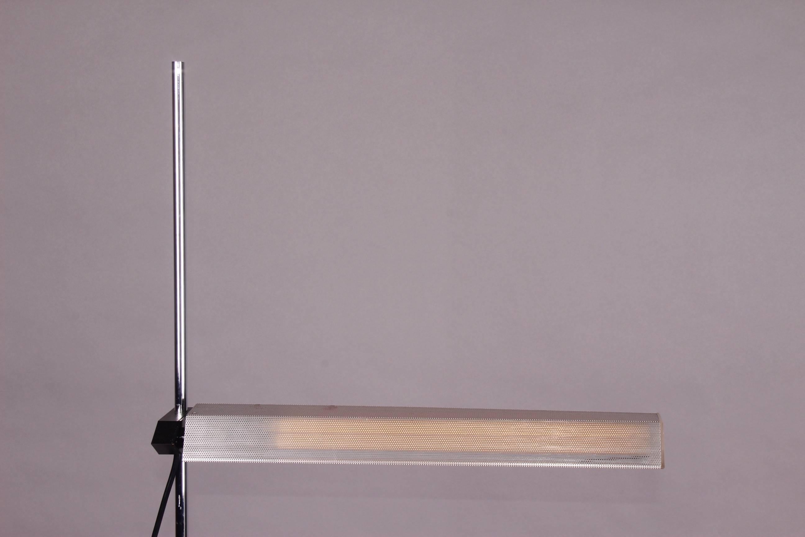 Adjustable Floor Lamp In Excellent Condition In grand Lancy, CH