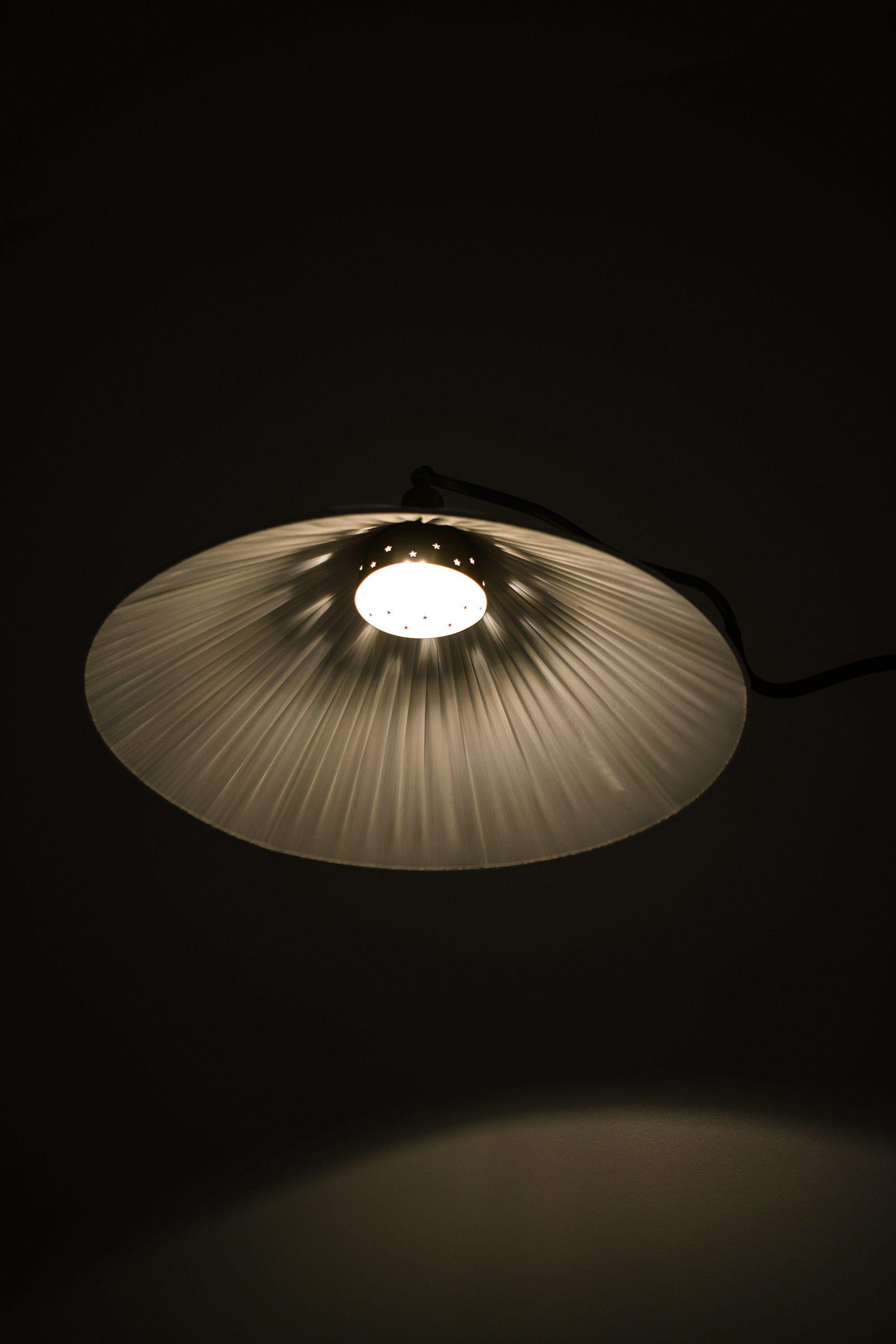 20ième siècle Lampadaire réglable en laiton, années 1940 en vente