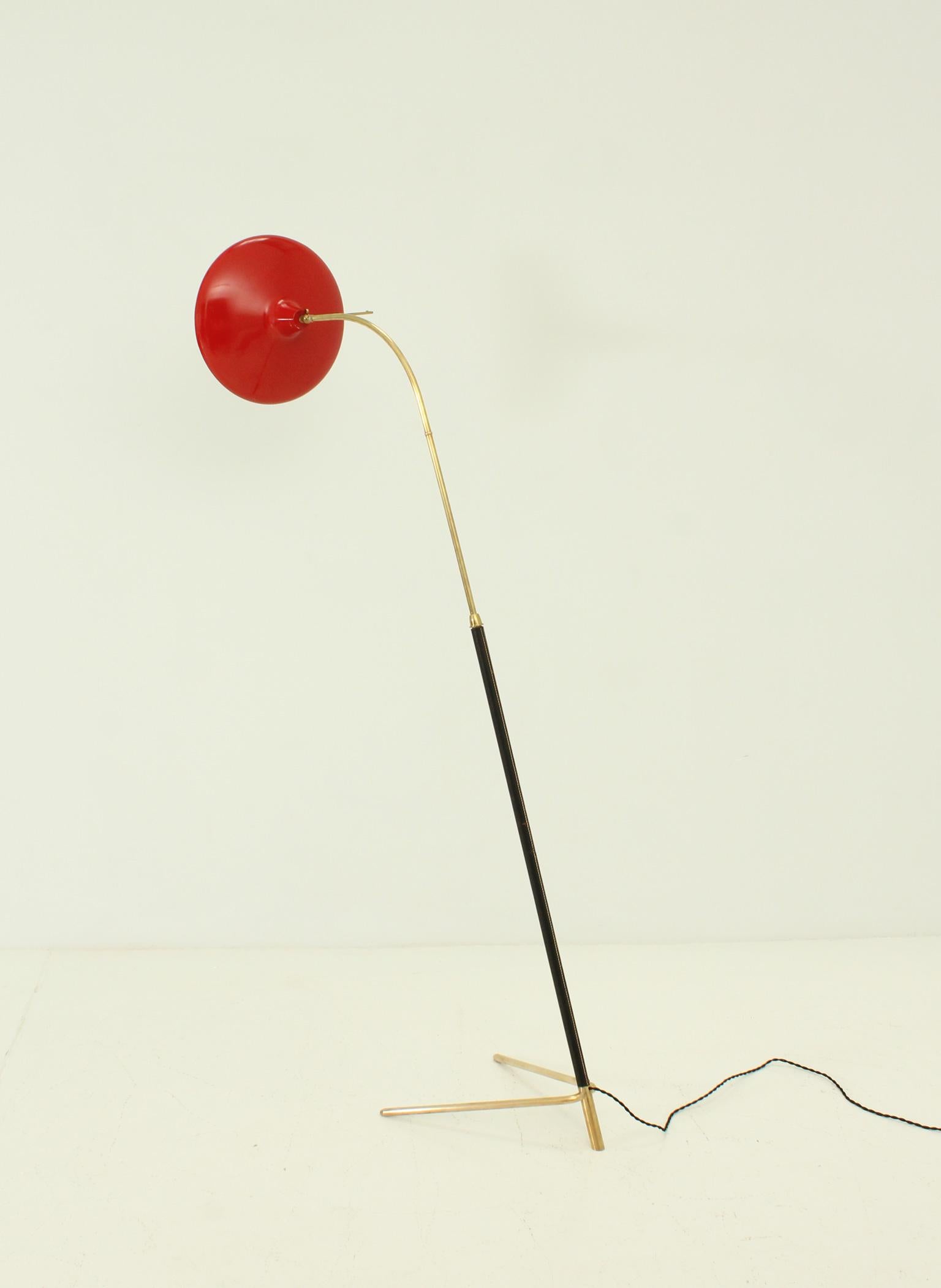 Adjustable Floor Lamp in Brass and Leather, Italy, 1950's For Sale 3