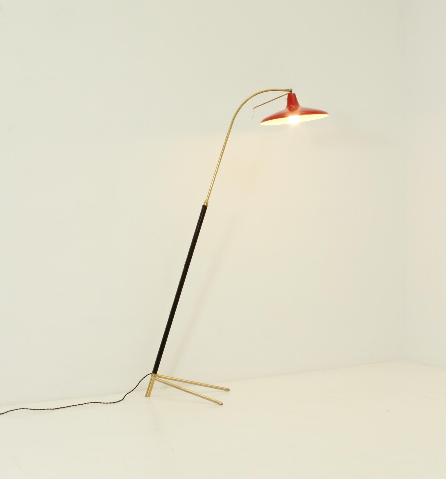 Adjustable Floor Lamp in Brass and Leather, Italy, 1950's For Sale 6
