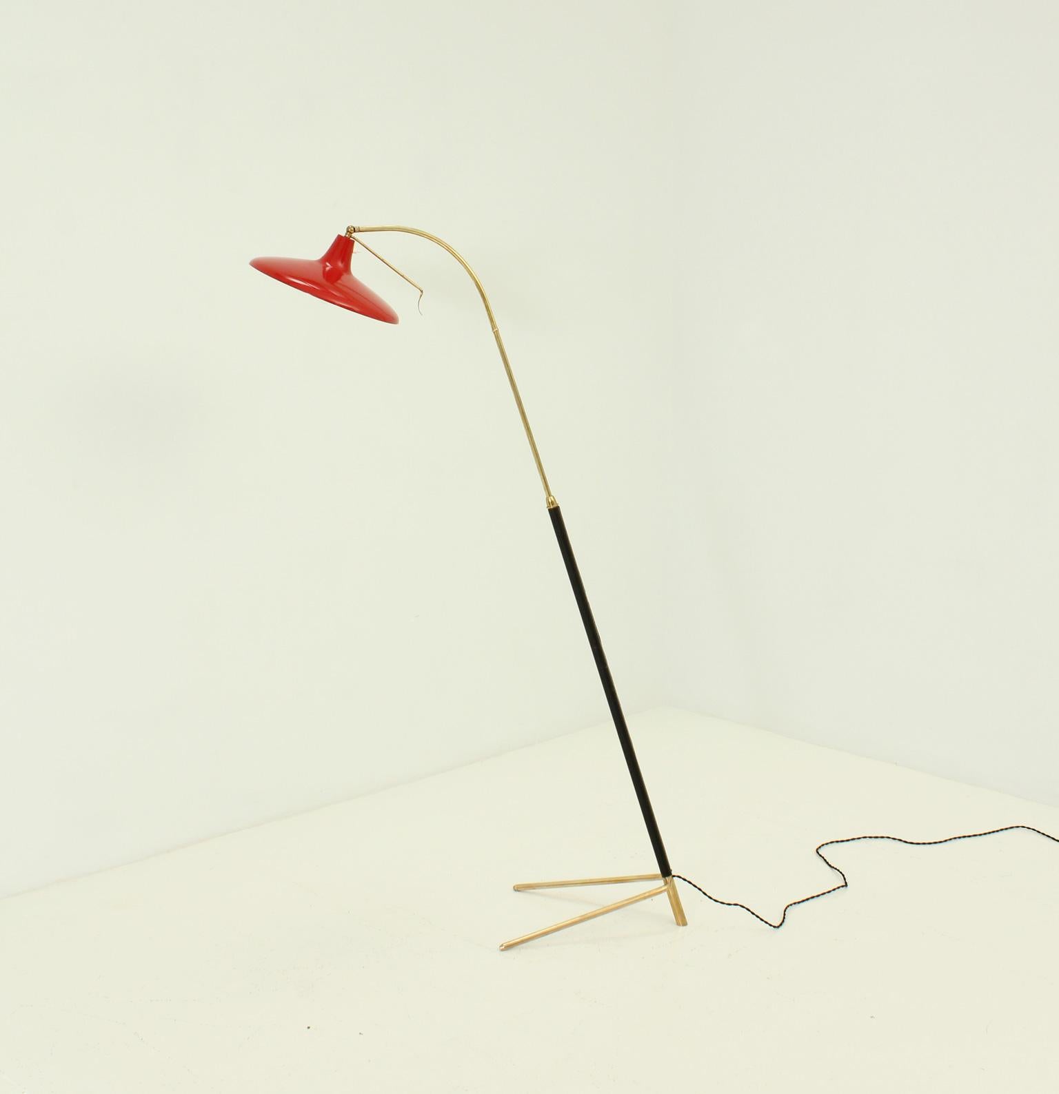 Italian Adjustable Floor Lamp in Brass and Leather, Italy, 1950's For Sale