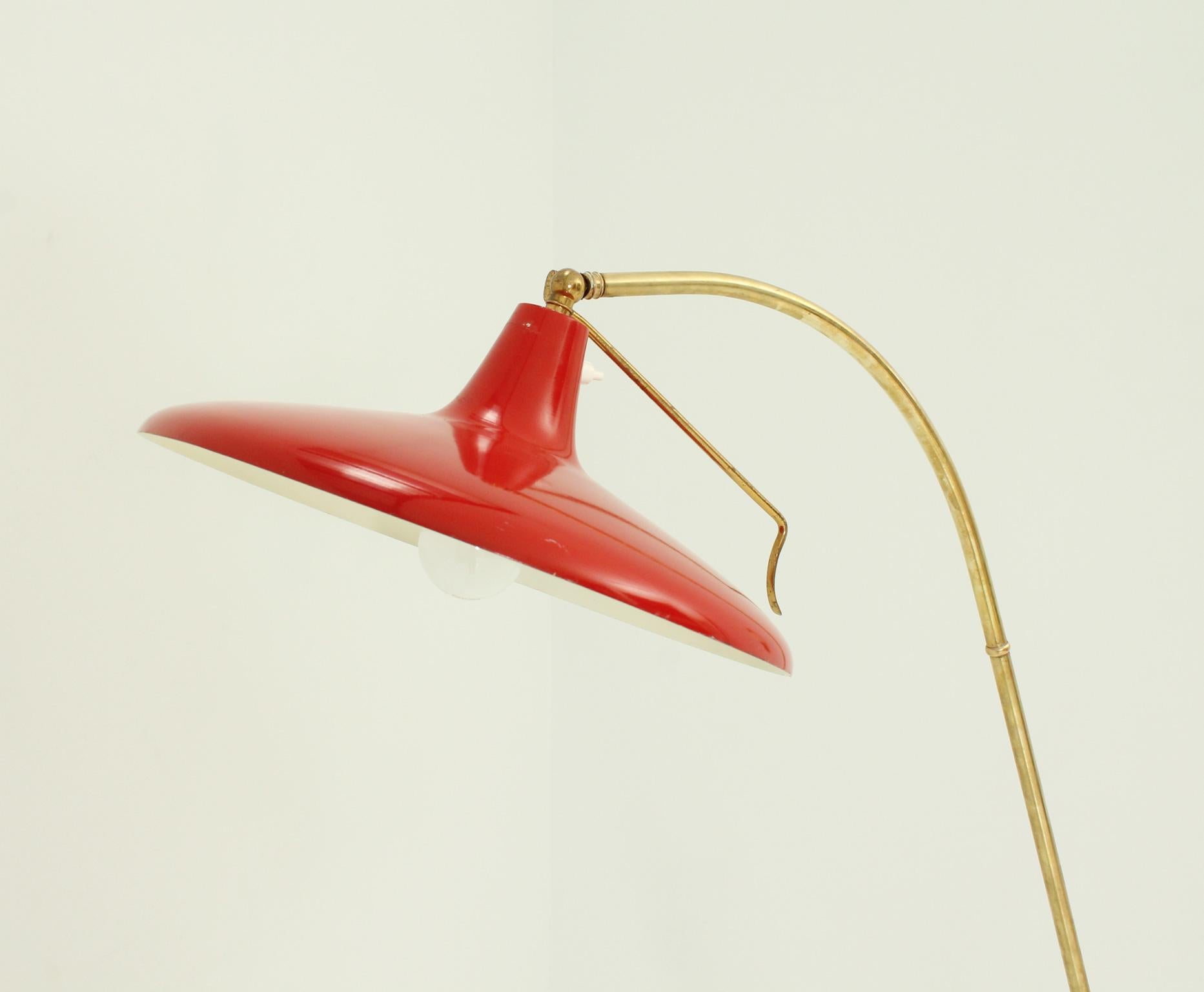Adjustable Floor Lamp in Brass and Leather, Italy, 1950's In Good Condition For Sale In Barcelona, ES