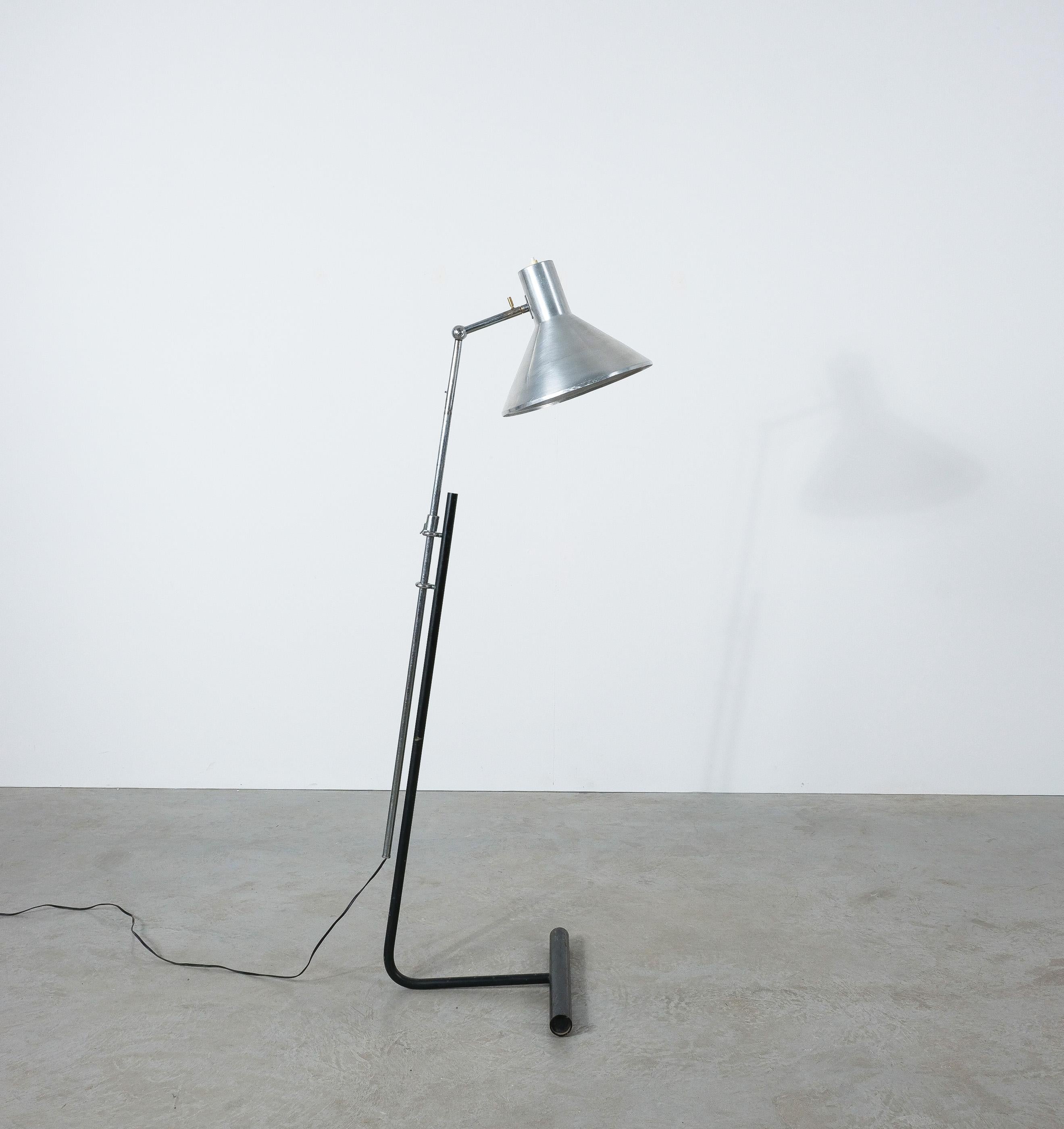 Adjustable Floor Lamp Mod. 1045 by Gino Sarfatti, Arteluce, Italy, 1948 For Sale 5