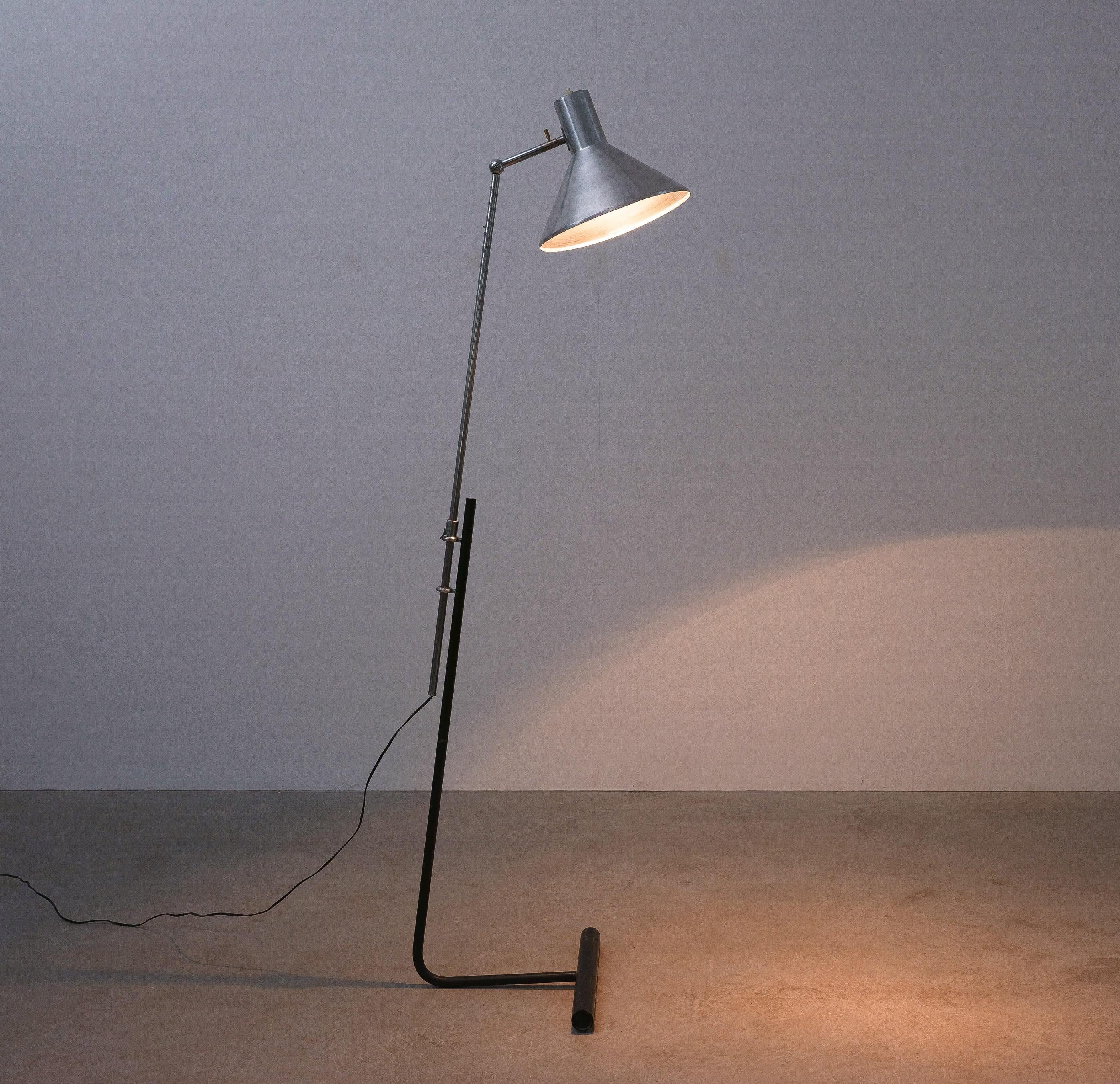 Mid-Century Modern Adjustable Floor Lamp Mod. 1045 by Gino Sarfatti, Arteluce, Italy, 1948 For Sale
