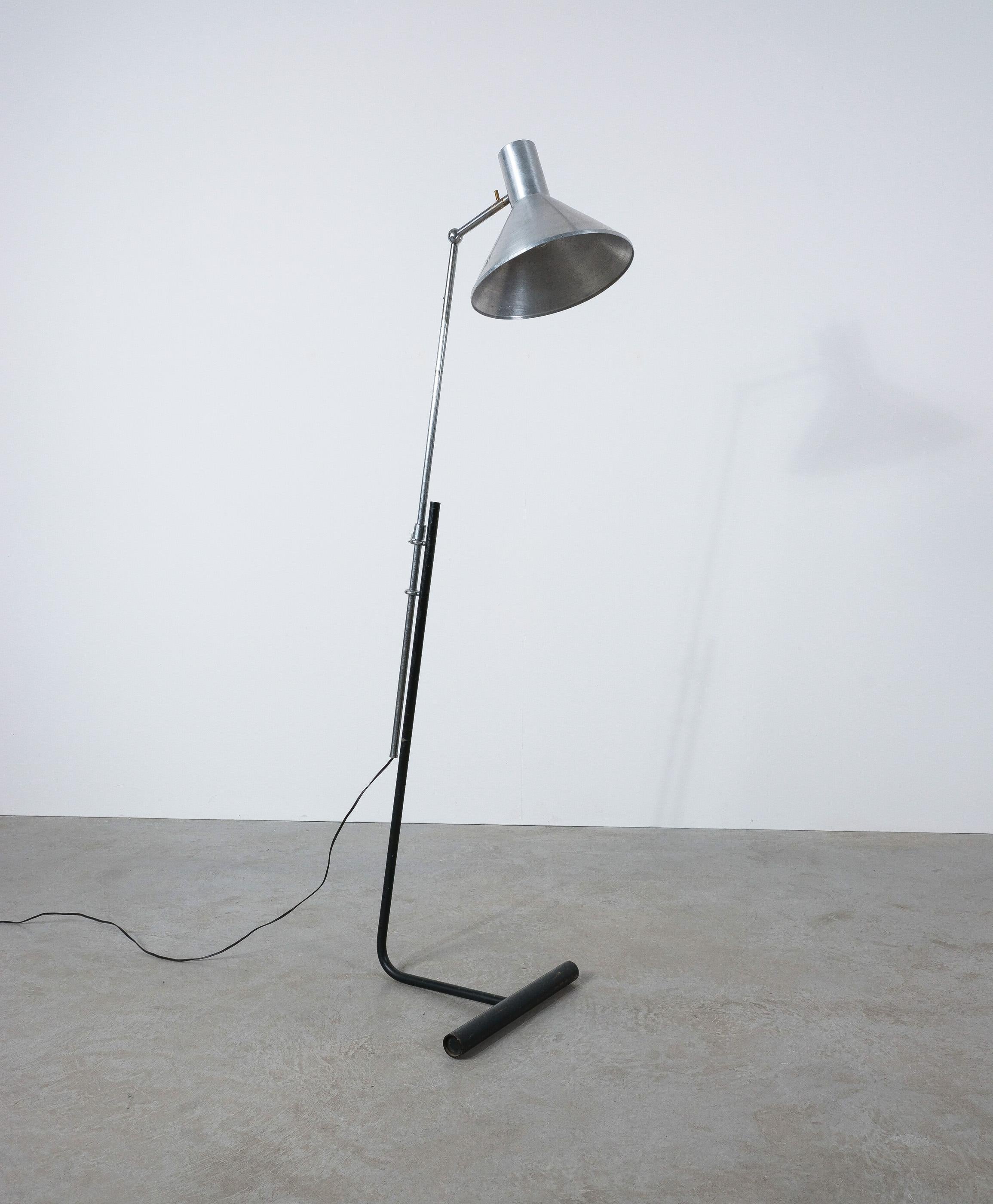 Adjustable Floor Lamp Mod. 1045 by Gino Sarfatti, Arteluce, Italy, 1948 In Good Condition For Sale In Vienna, AT