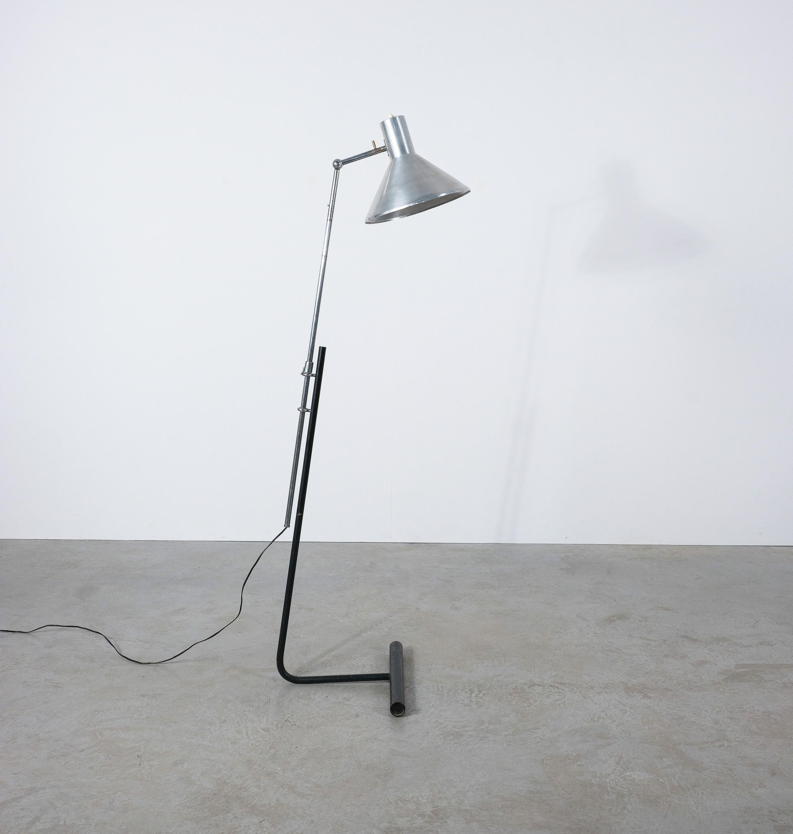 Mid-20th Century Adjustable Floor Lamp Mod. 1045 by Gino Sarfatti, Arteluce, Italy, 1948 For Sale