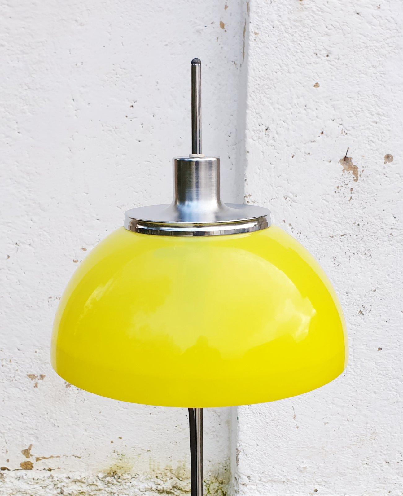 Rare and superb Mid Century Floor Lamp, model Faro, designed by Harvey Guzzini and produced in Italy by IGuzzini, between 1970 and 1976.
Adjustable height living room lamp on a chrome plated base with an yellow perspex shade.

It takes two bulb