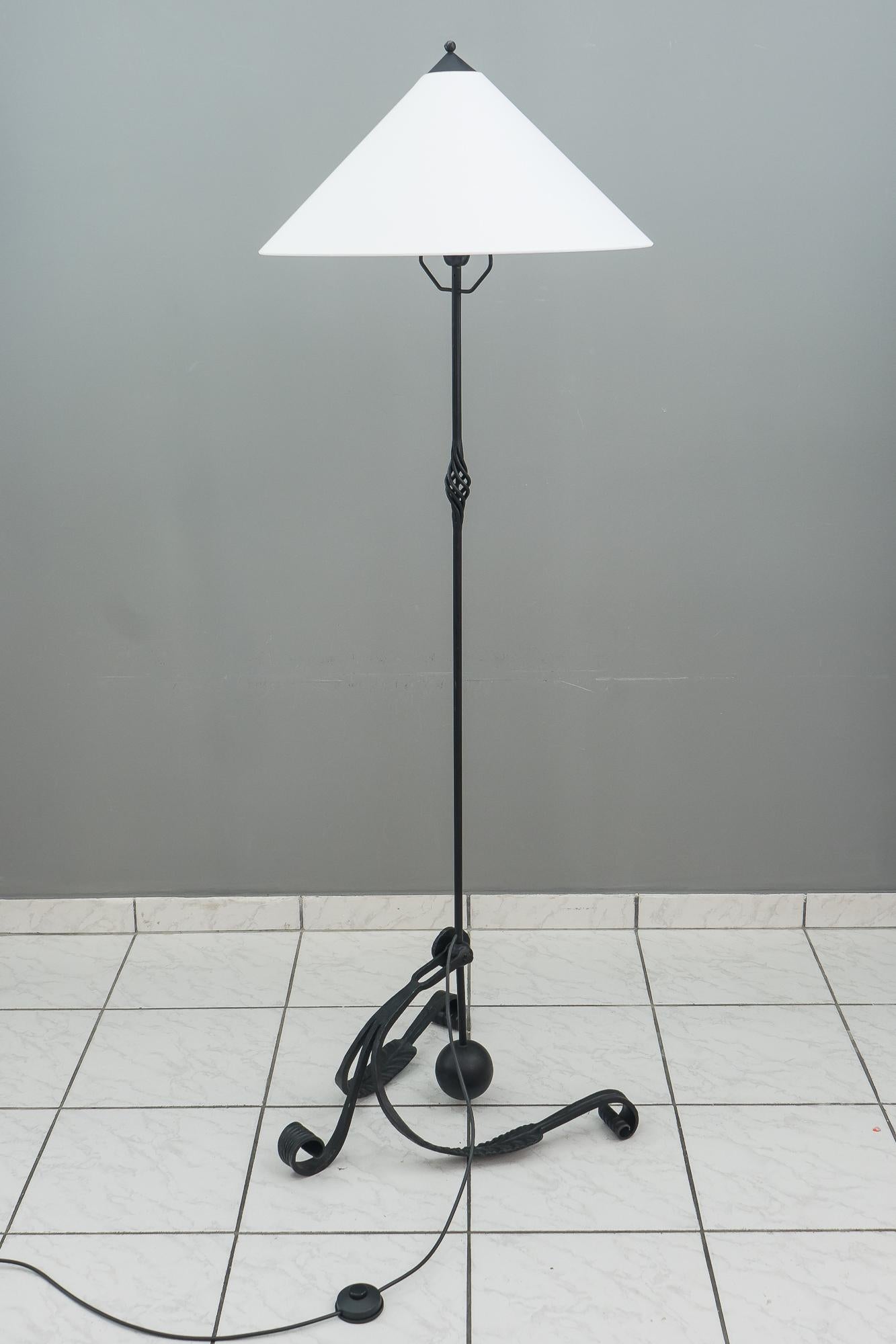 Adjustable Floor Lamp Vienna circa 1960s Wrought Iron 'Painted' In Good Condition For Sale In Wien, AT