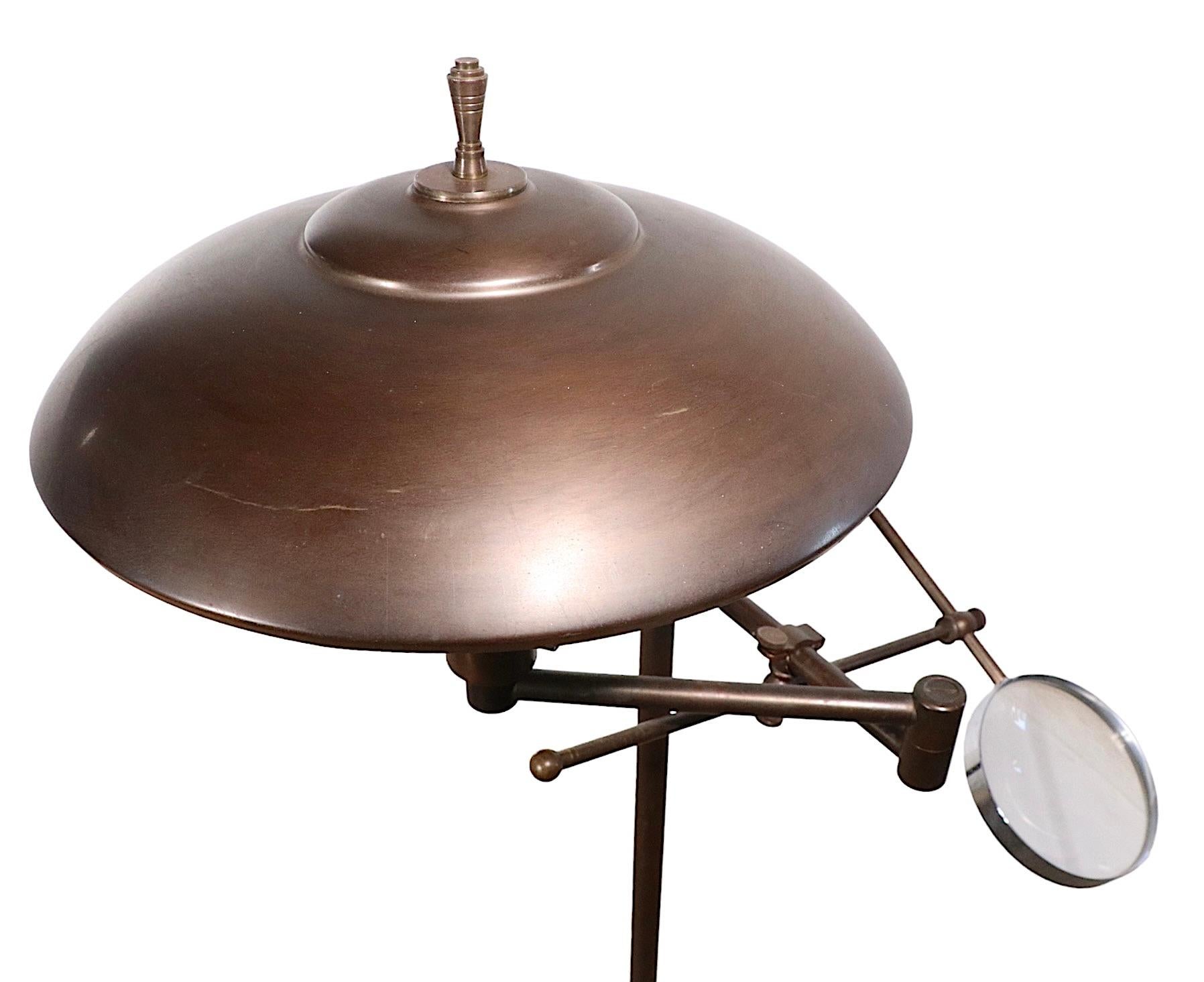 Verstellbare Stehlampe mit Vergrößerungsglas von The Faries Lamp Co., ca. 1920- 1940 im Angebot 8