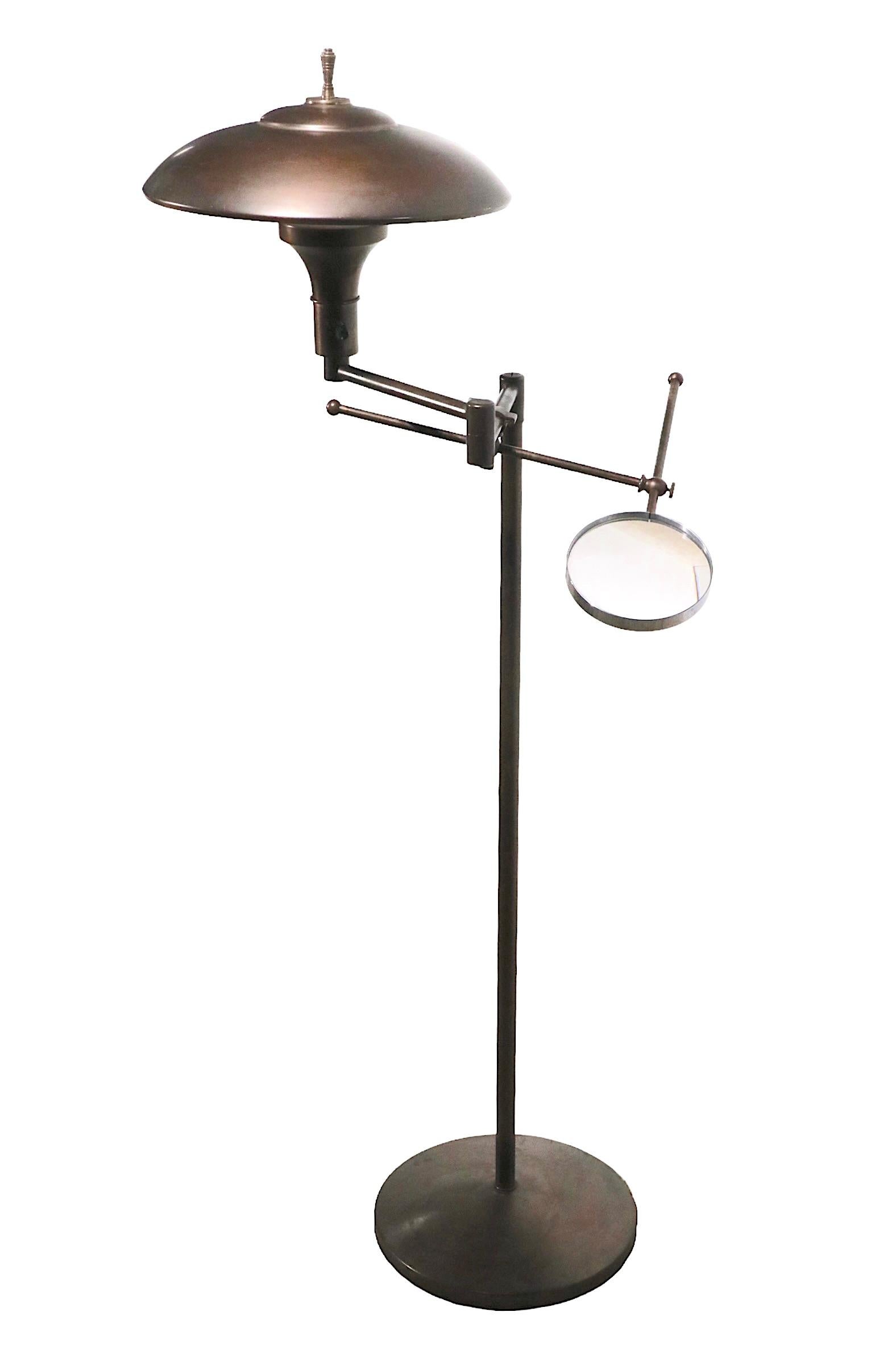 Verstellbare Stehlampe mit Vergrößerungsglas von The Faries Lamp Co., ca. 1920- 1940 im Angebot 12