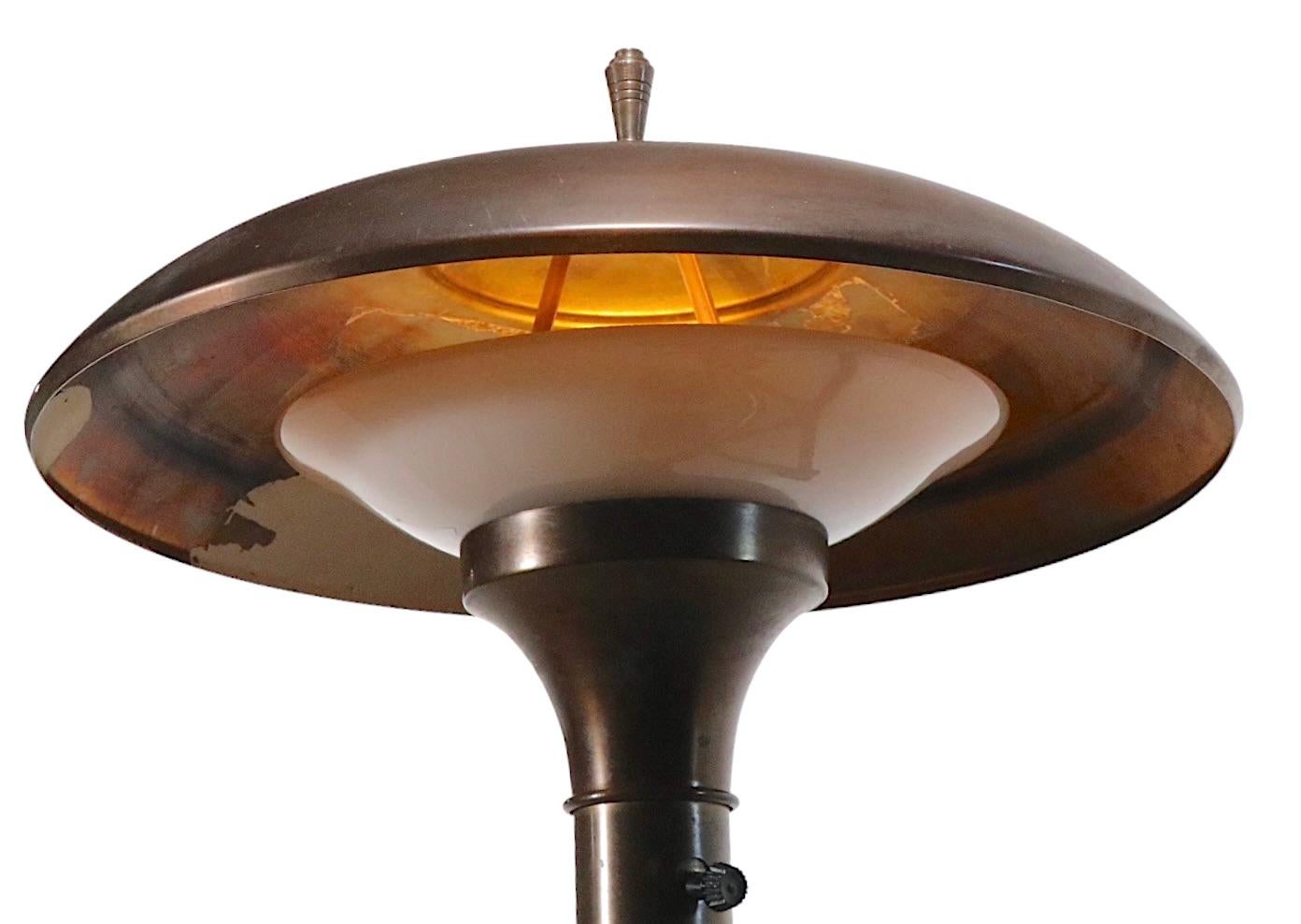 Verstellbare Stehlampe mit Vergrößerungsglas von The Faries Lamp Co., ca. 1920- 1940 (20. Jahrhundert) im Angebot
