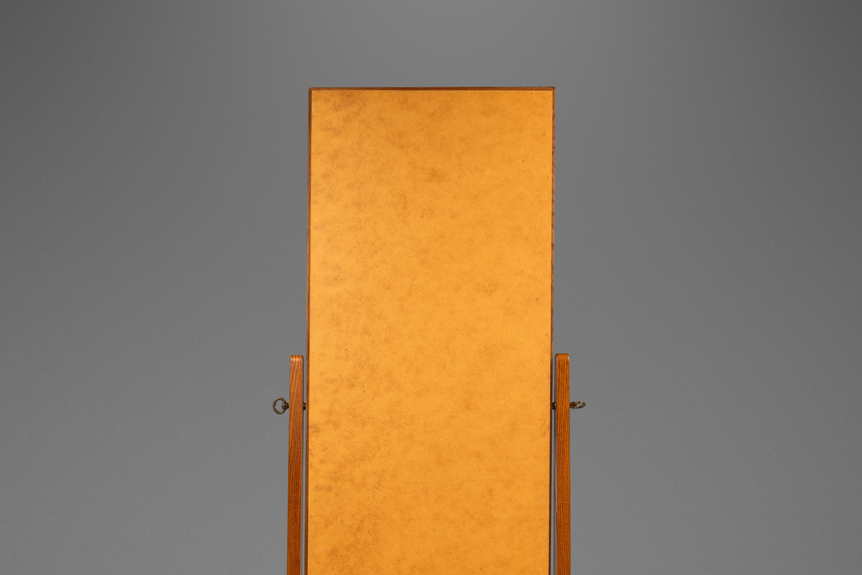 Miroir de sol réglable en Oak massif d'après Pedersen & Hansen, Danemark, c.C. années 1960 en vente 6