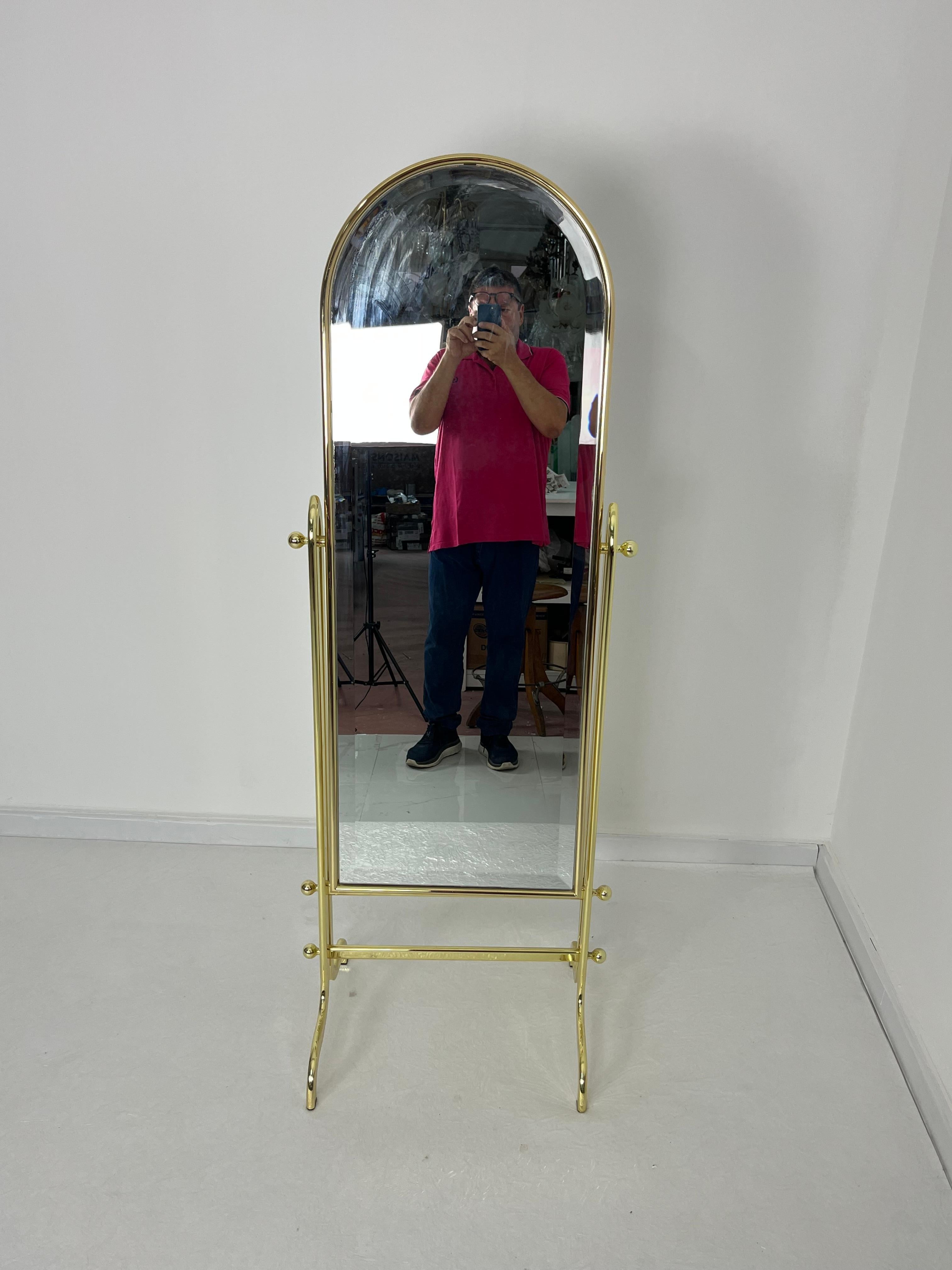 Métal Miroir de sol réglable, fabriqué en Italie, années 1980 en vente