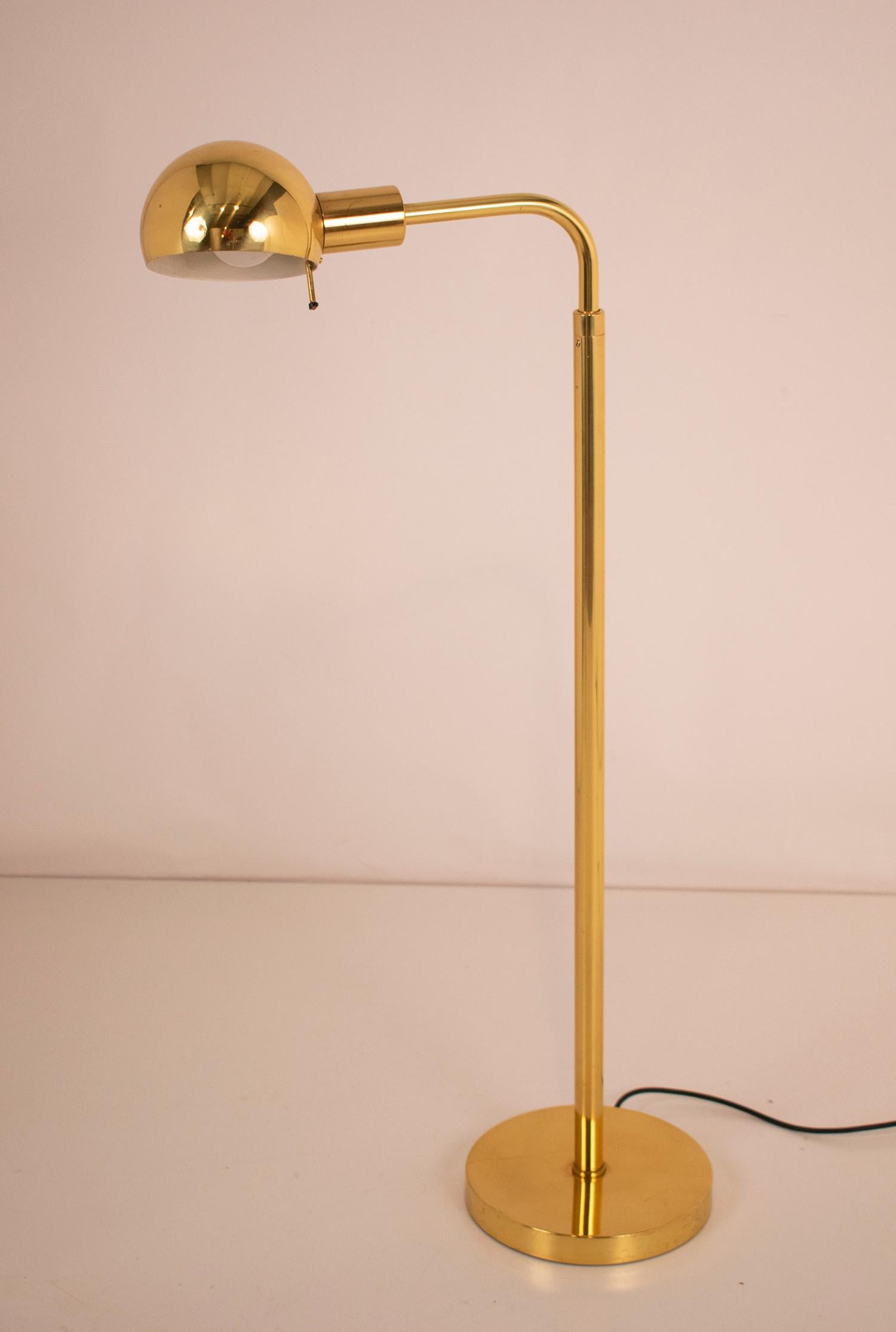 Lampada da lettura da terra regolabile, ottone, di Metalarte per Hansen, Spagna, anni '60 In condizioni buone a Barcelona, Cataluna