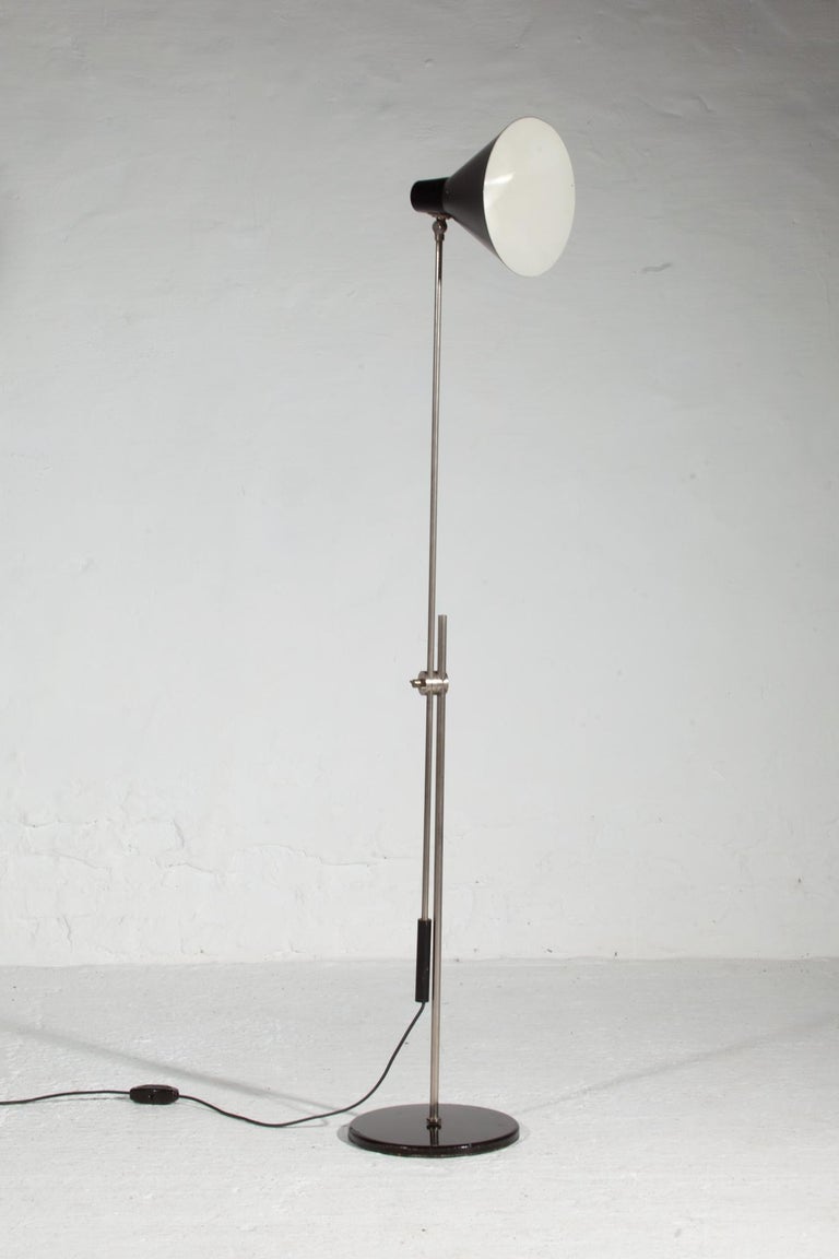Hand-Crafted Adjustable Floorlamp Model ST416 by H. Fillekes for Artiforte, Dutch Original For Sale