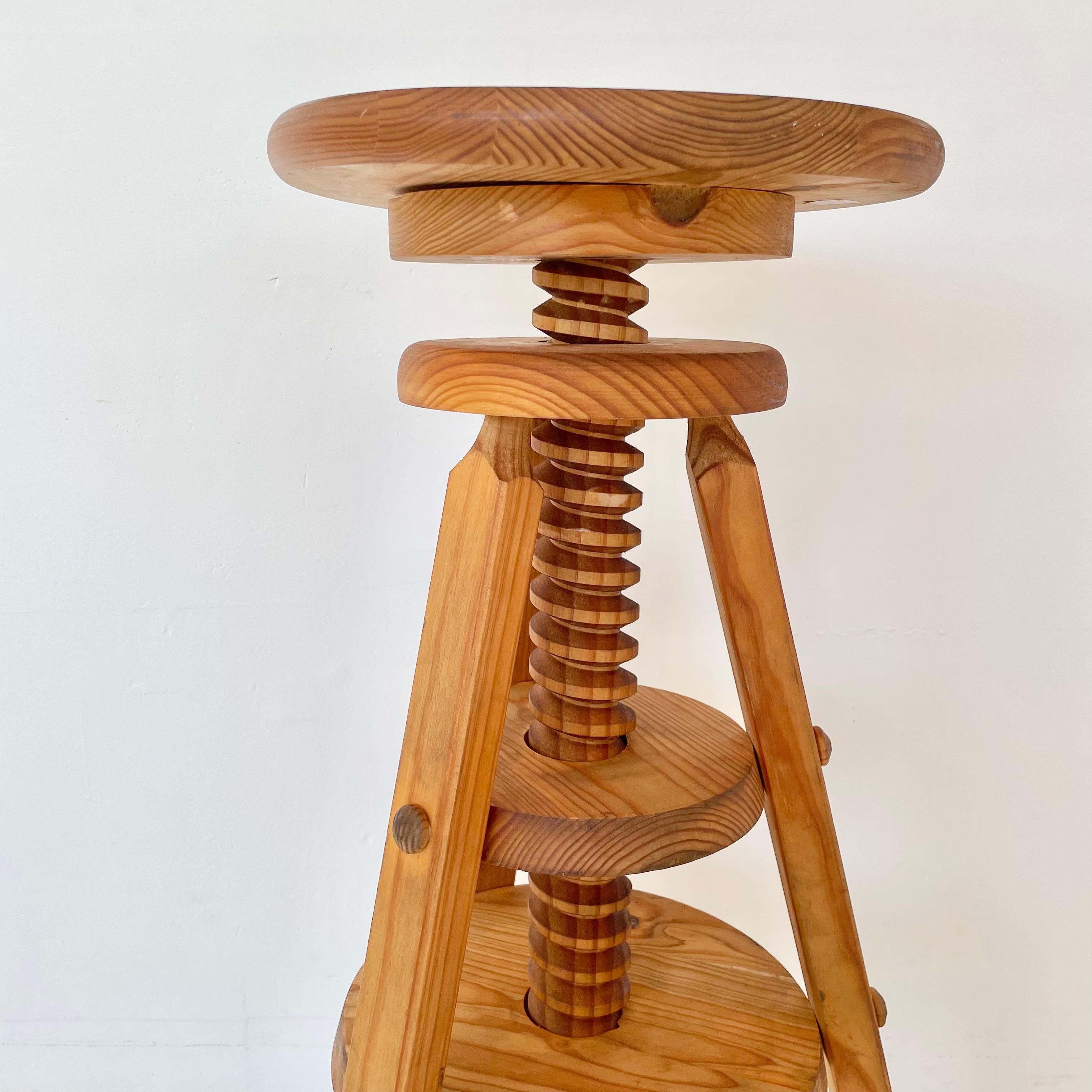Adjustable French Stool 3
