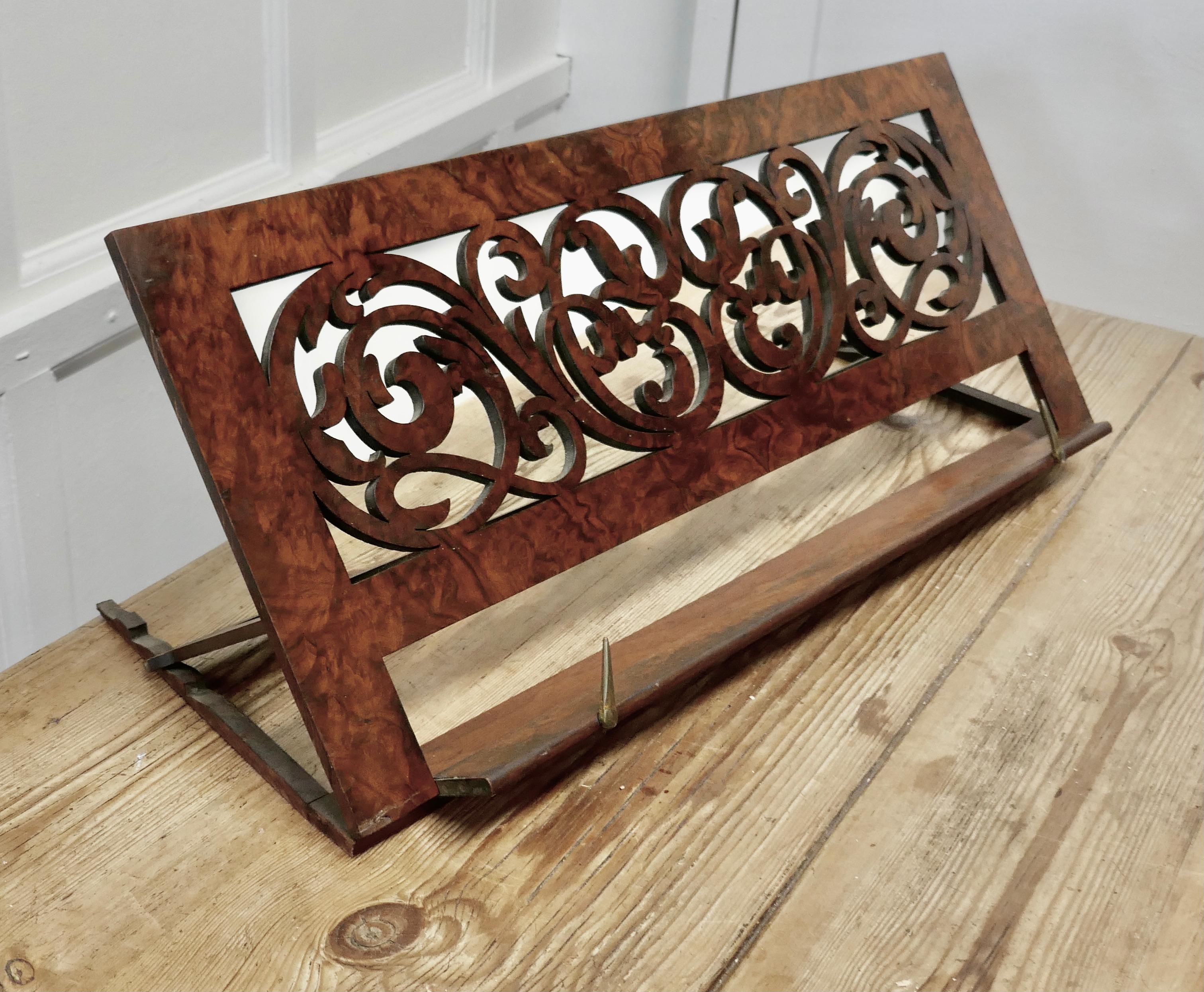 Adjustable Fretwork Figured Walnut Book Rest or, Lutrin In Good Condition In Chillerton, Isle of Wight