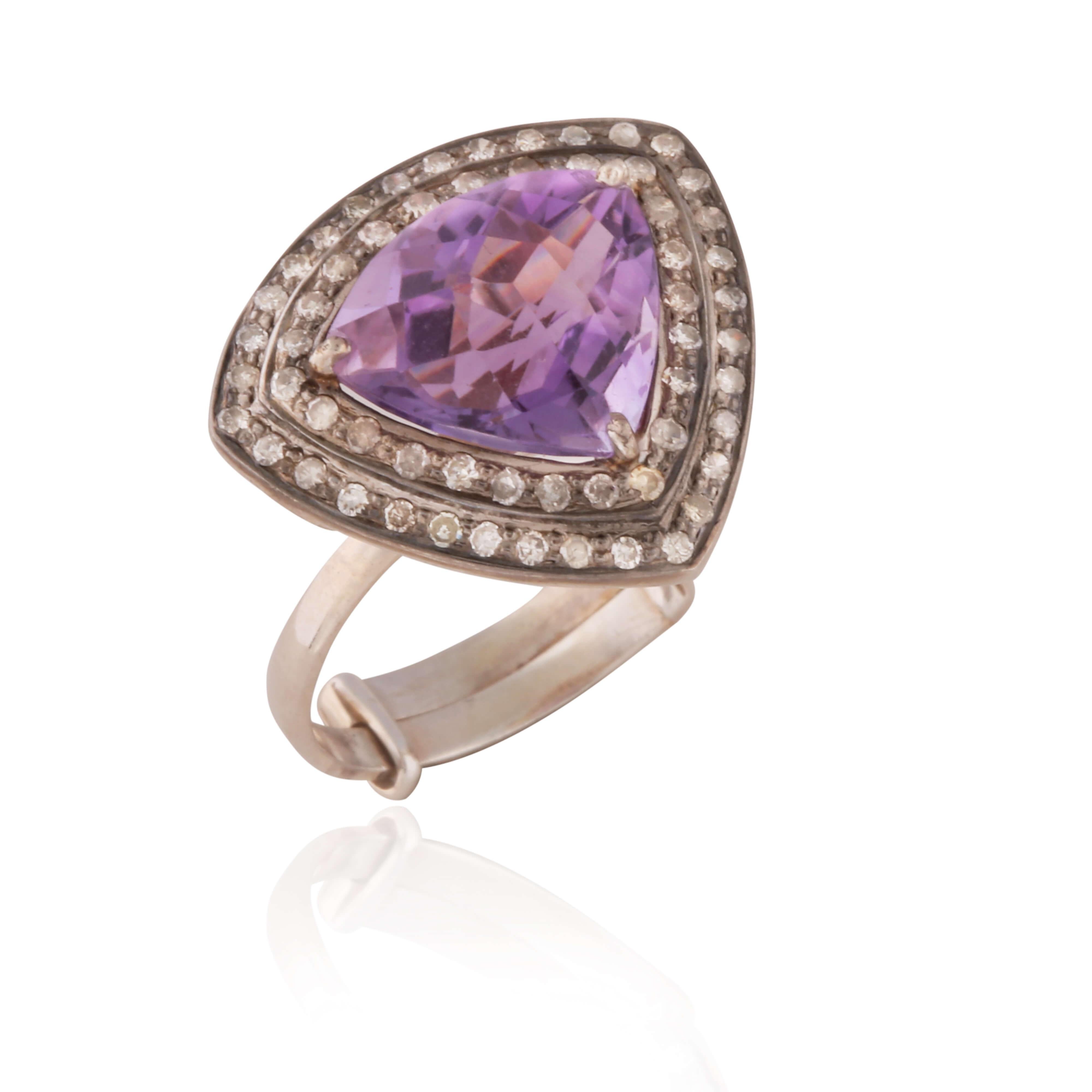 A really pretty ADJUSTABLE ring with a stunning carve Blue Topaz stone surrounded by a diamond border.

It is adjustable so can fit a range of finger sizes.

4.86 carat of purple amethyst and 0.44 carat of diamonds.

Set on silver.

Comes with a