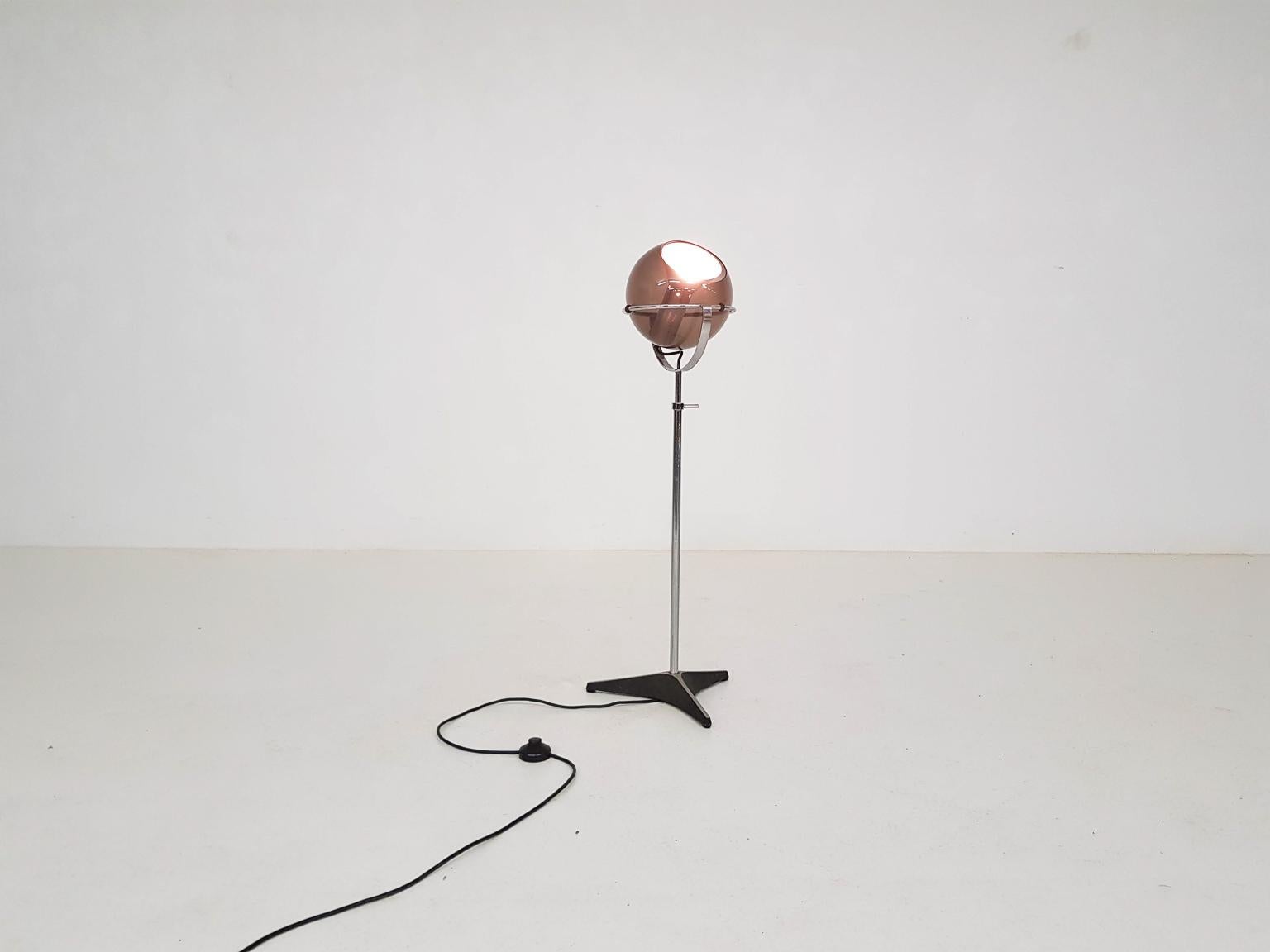 Adjustable Glass Globe Floor Lamp by Frank Ligtelijn for RAAK, Dutch Design 1961 In Good Condition In Amsterdam, NL
