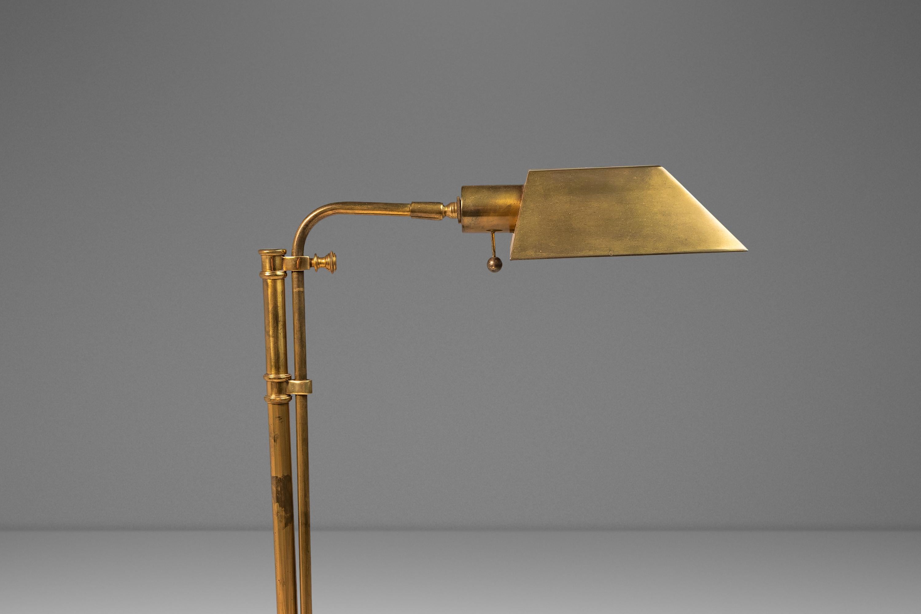 Adjustable Height Brass Floor Lamp Attributed to Koch & Lowy, USA, c. 1970s For Sale 4