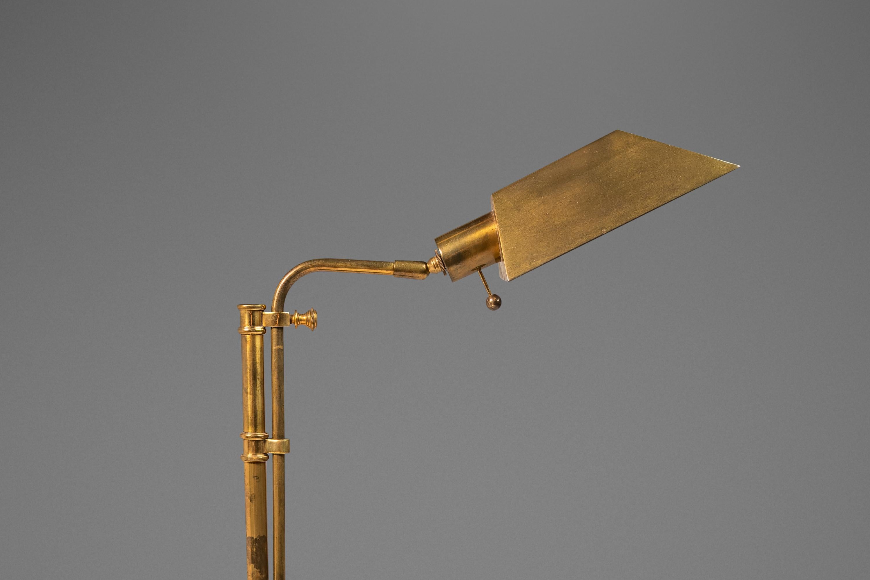 Adjustable Height Brass Floor Lamp Attributed to Koch & Lowy, USA, c. 1970s For Sale 5