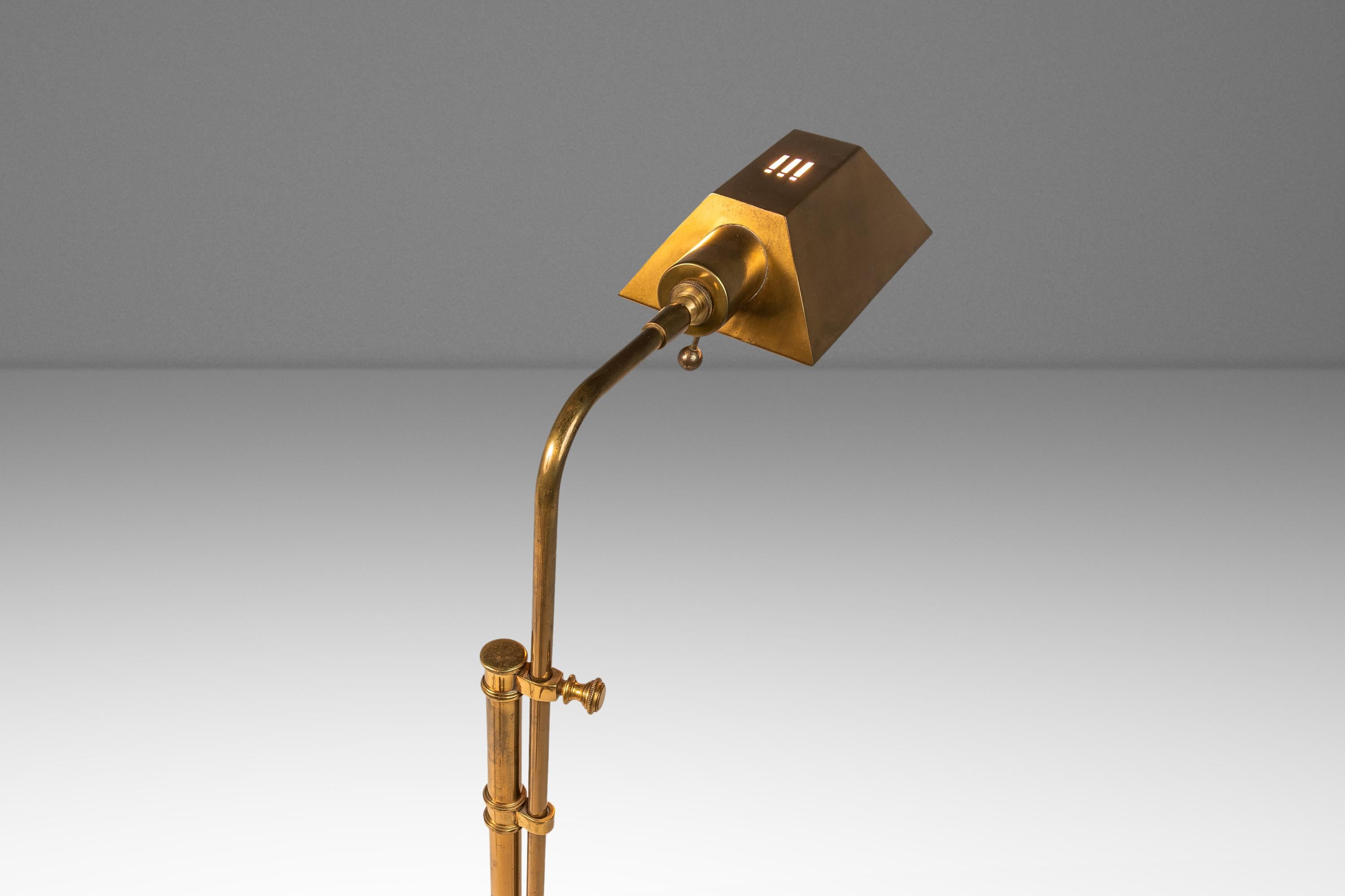 Adjustable Height Brass Floor Lamp Attributed to Koch & Lowy, USA, c. 1970s For Sale 8