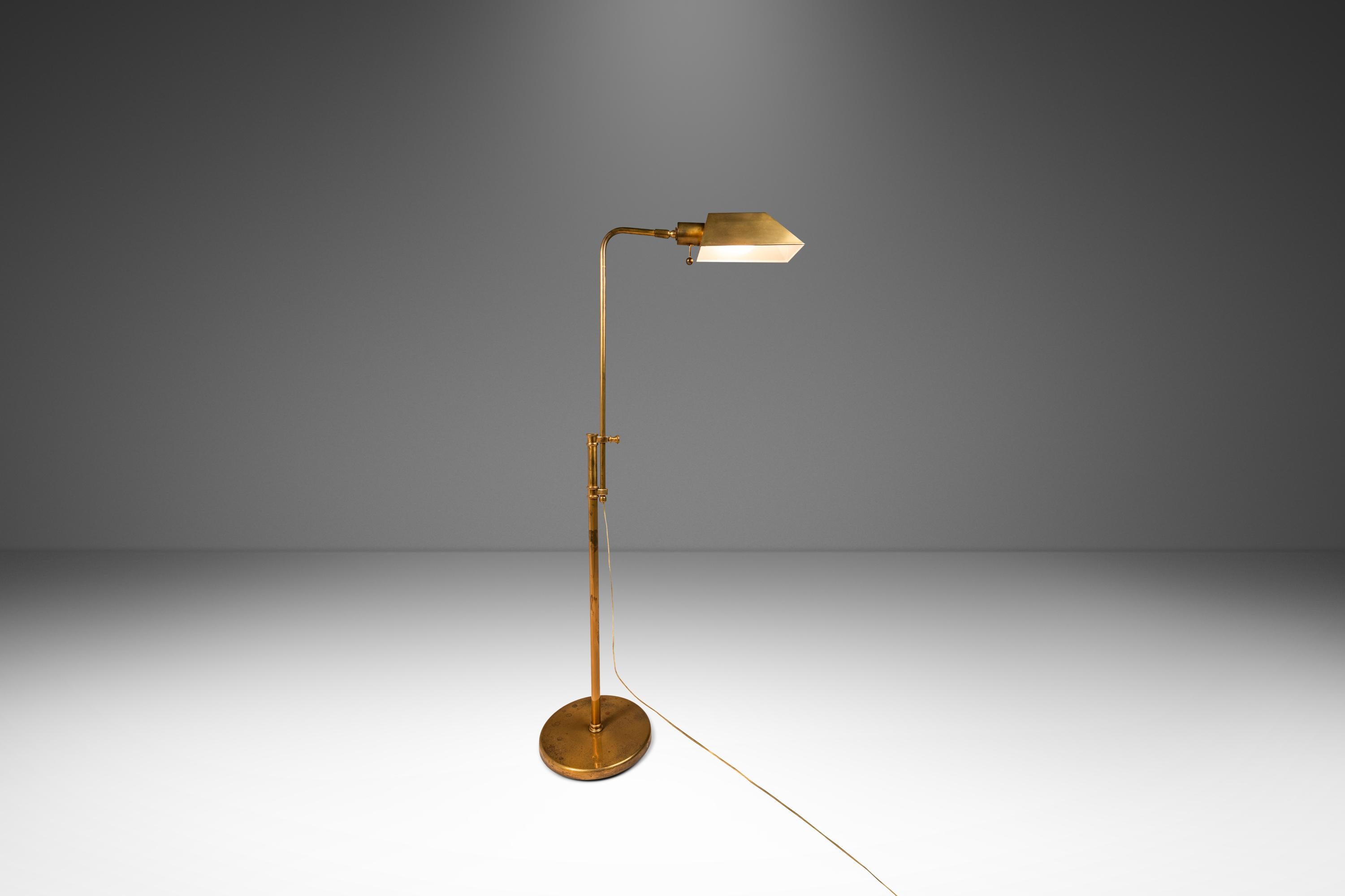 Adjustable Height Brass Floor Lamp Attributed to Koch & Lowy, USA, c. 1970s In Good Condition For Sale In Deland, FL