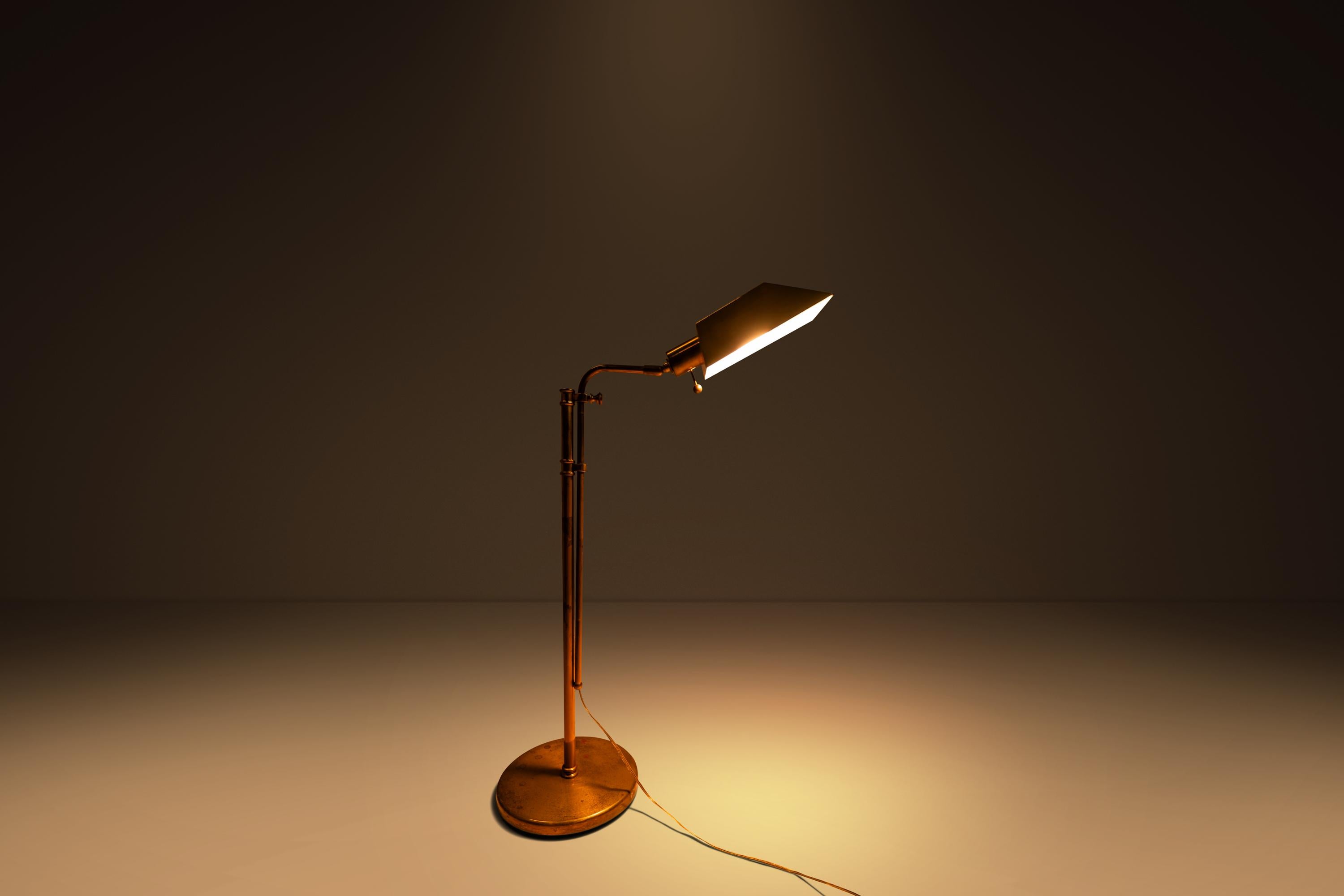 Late 20th Century Adjustable Height Brass Floor Lamp Attributed to Koch & Lowy, USA, c. 1970s For Sale