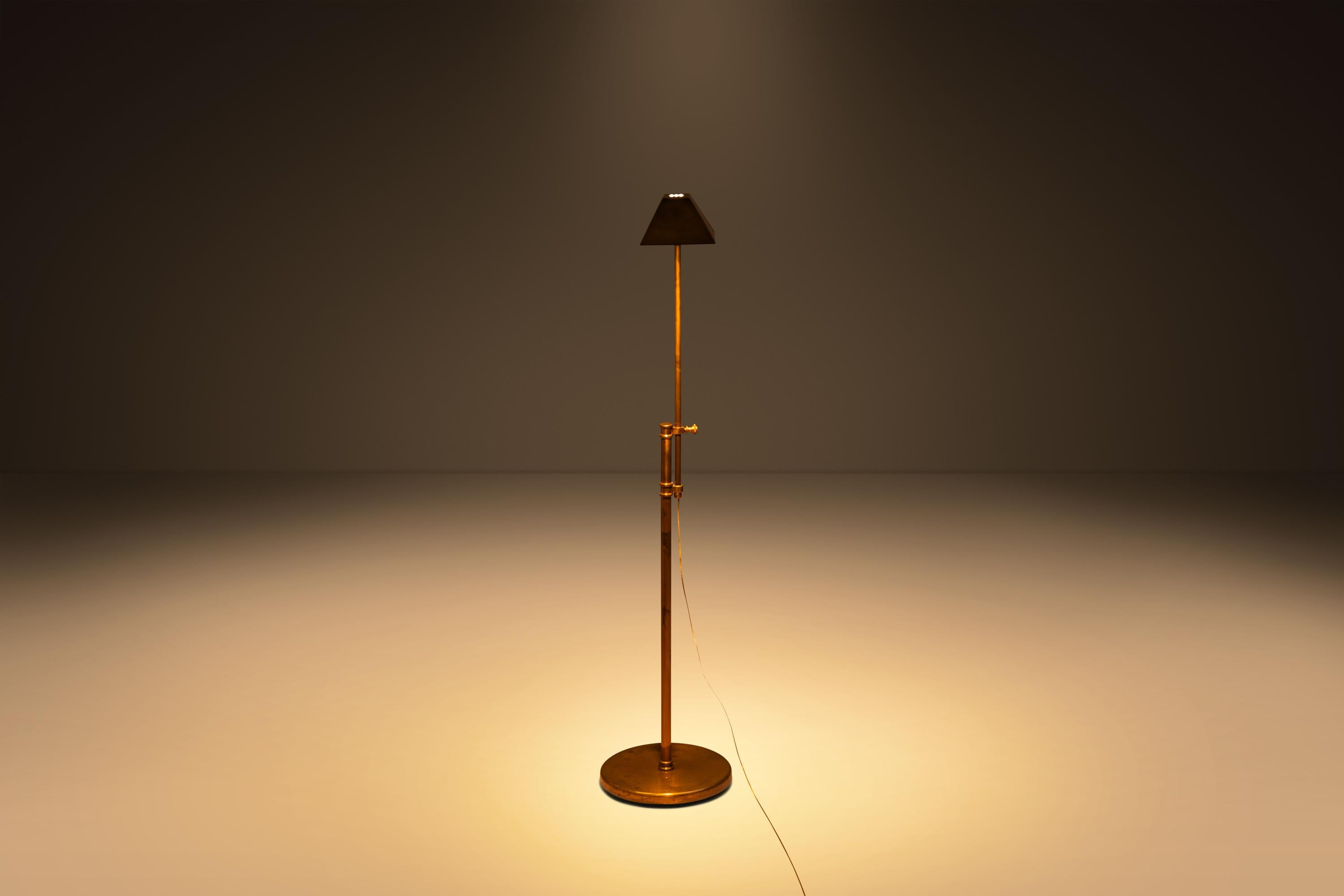 Adjustable Height Brass Floor Lamp Attributed to Koch & Lowy, USA, c. 1970s For Sale 2