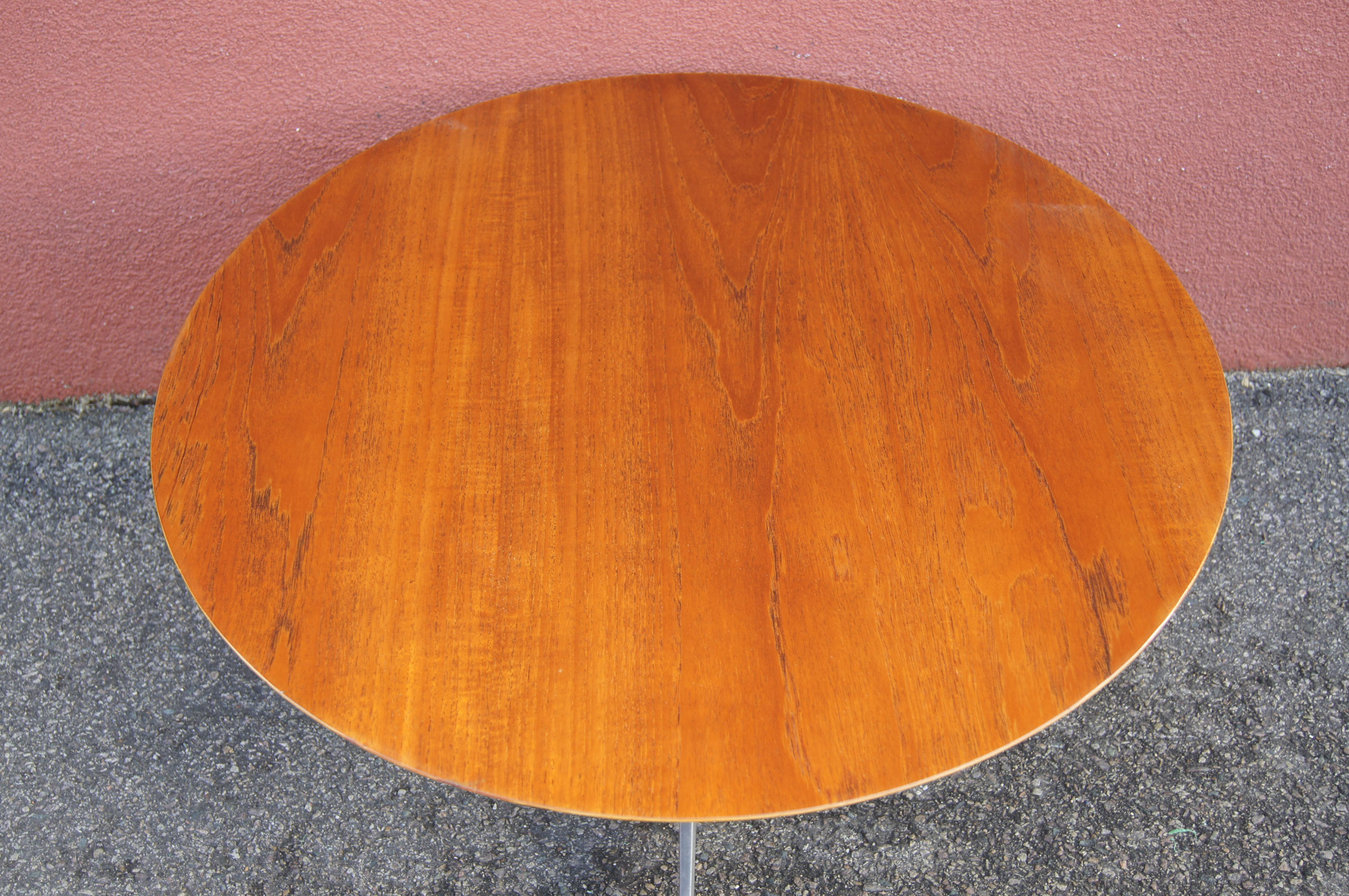 height adjustable round table