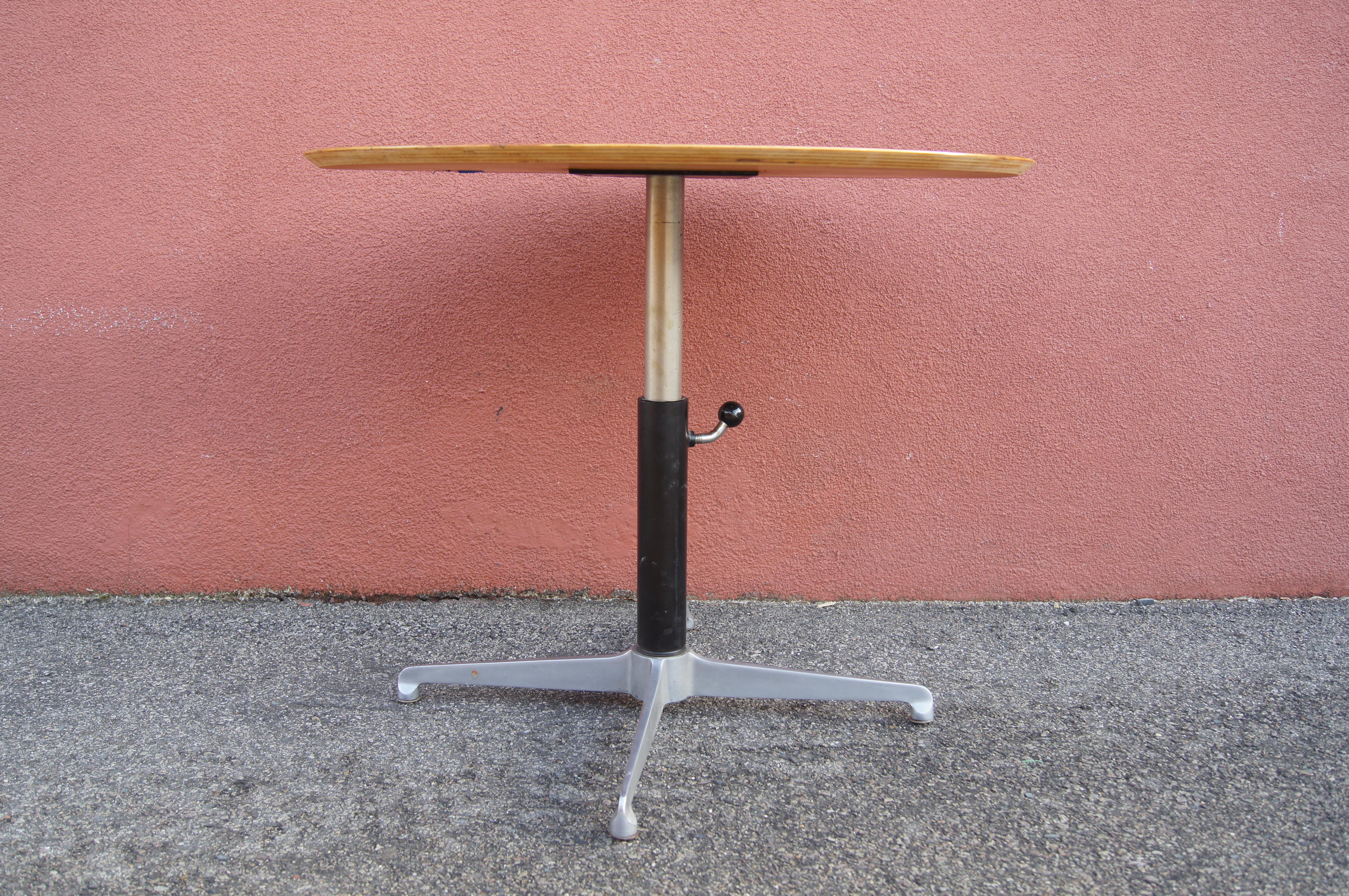 Scandinavian Modern Adjustable-Height Round Teak Coffee Table For Sale