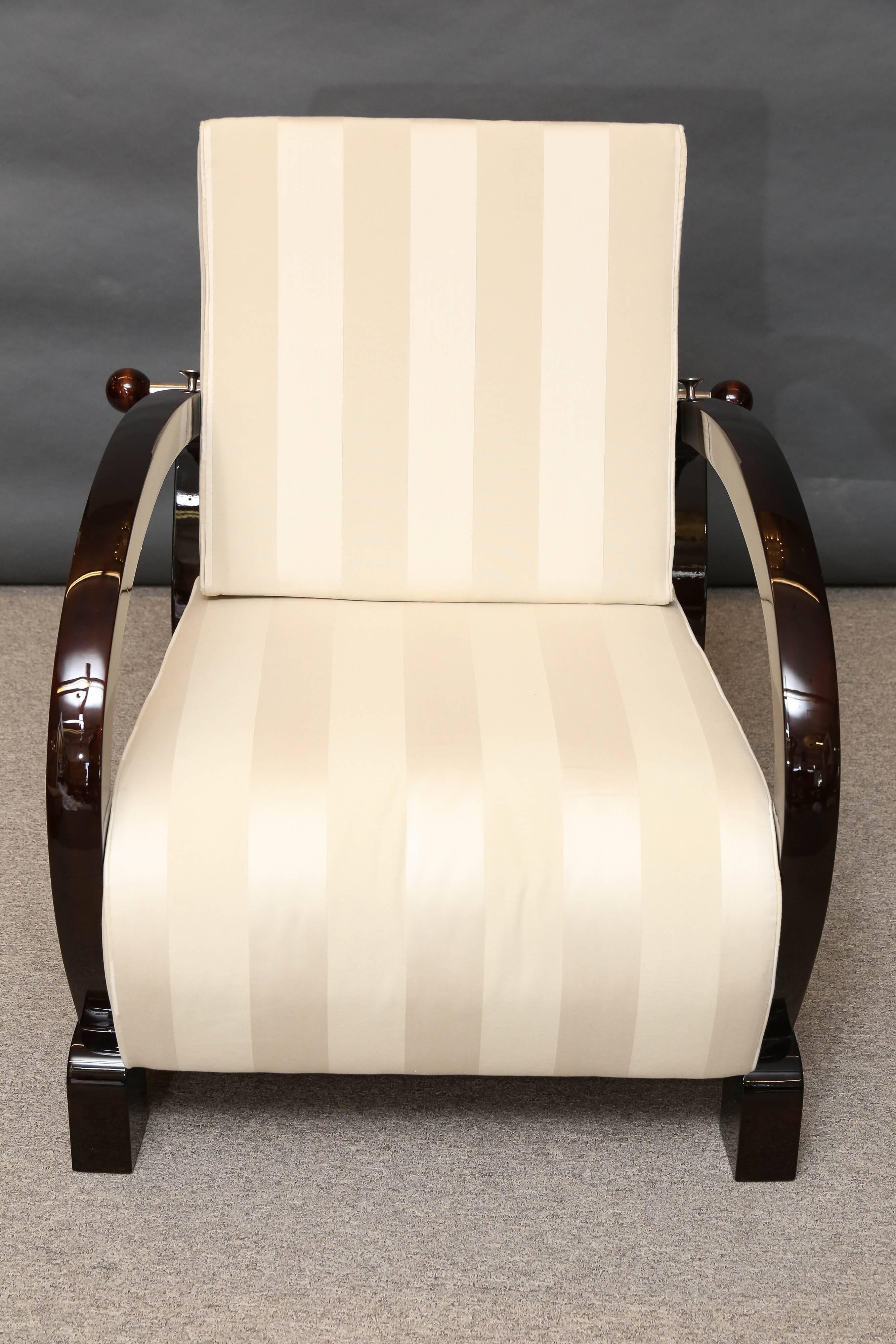 Adjustable Art Deco Hungarian Armchair in Walnut In Excellent Condition In Houston, TX