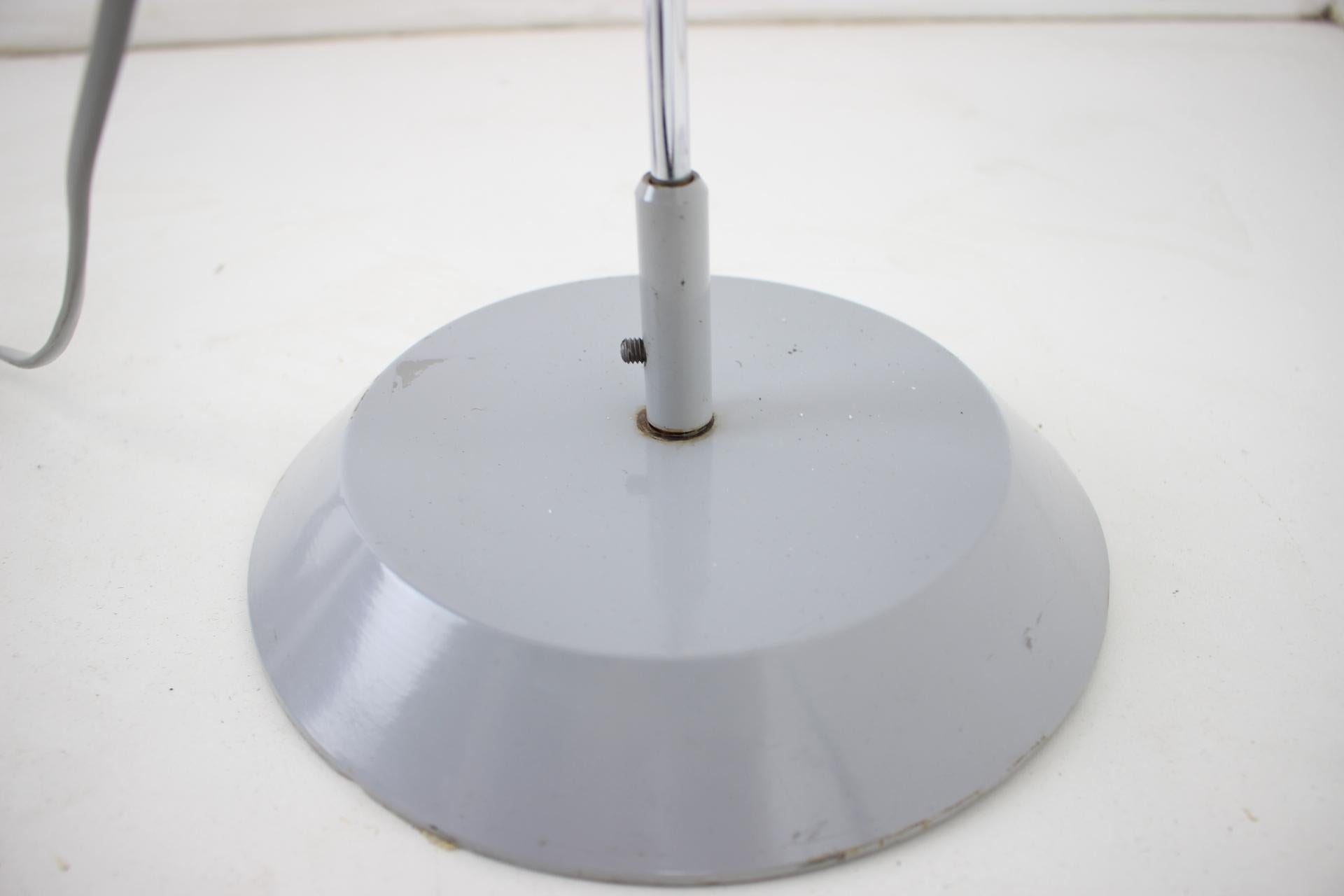 Lámpara de mesa industrial regulable de Napako, años 60, Checoslovaquia en venta 3