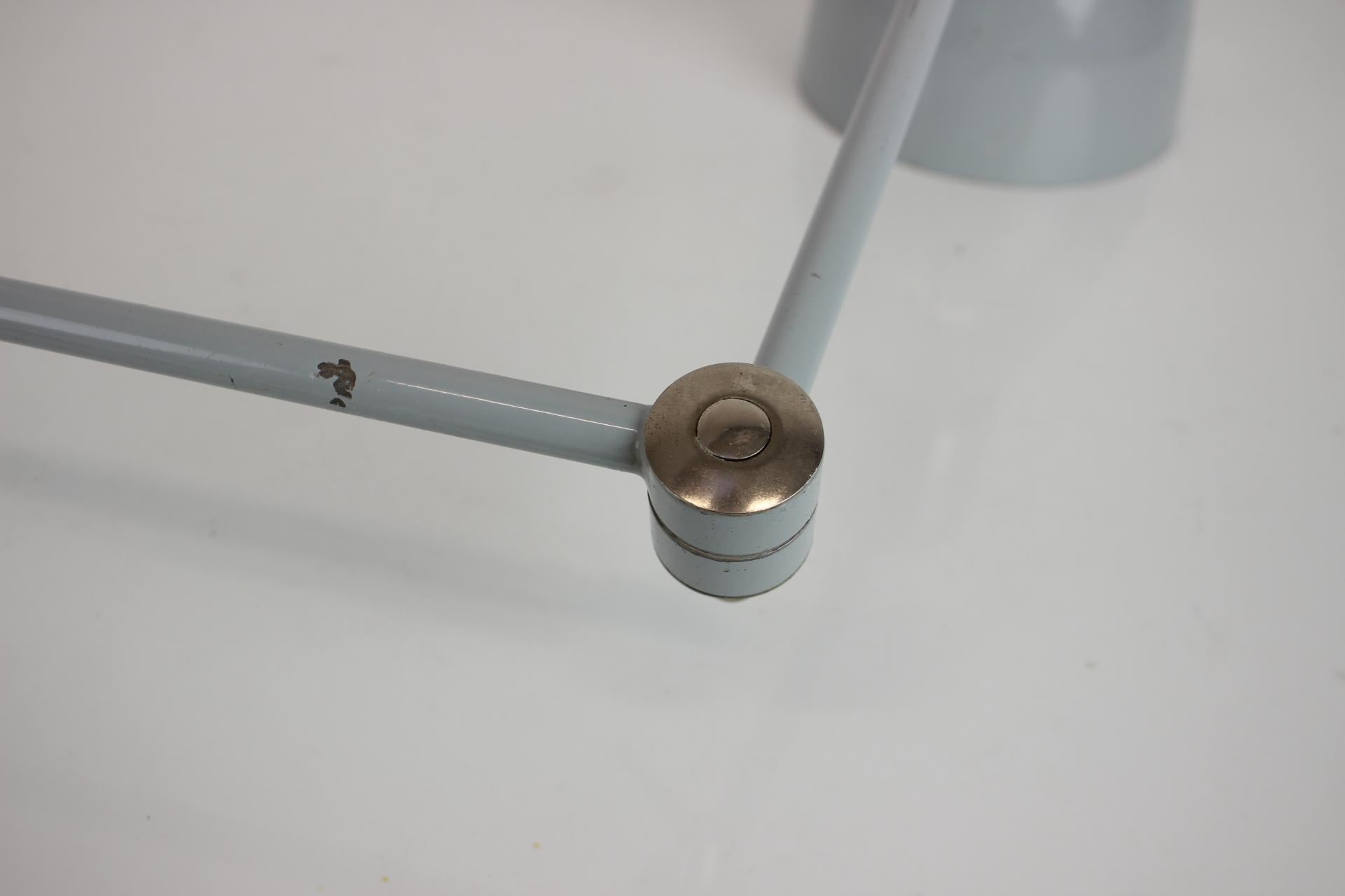 Lámpara industrial regulable de pared/mesa, años 50, Checoslovaquia en venta 6