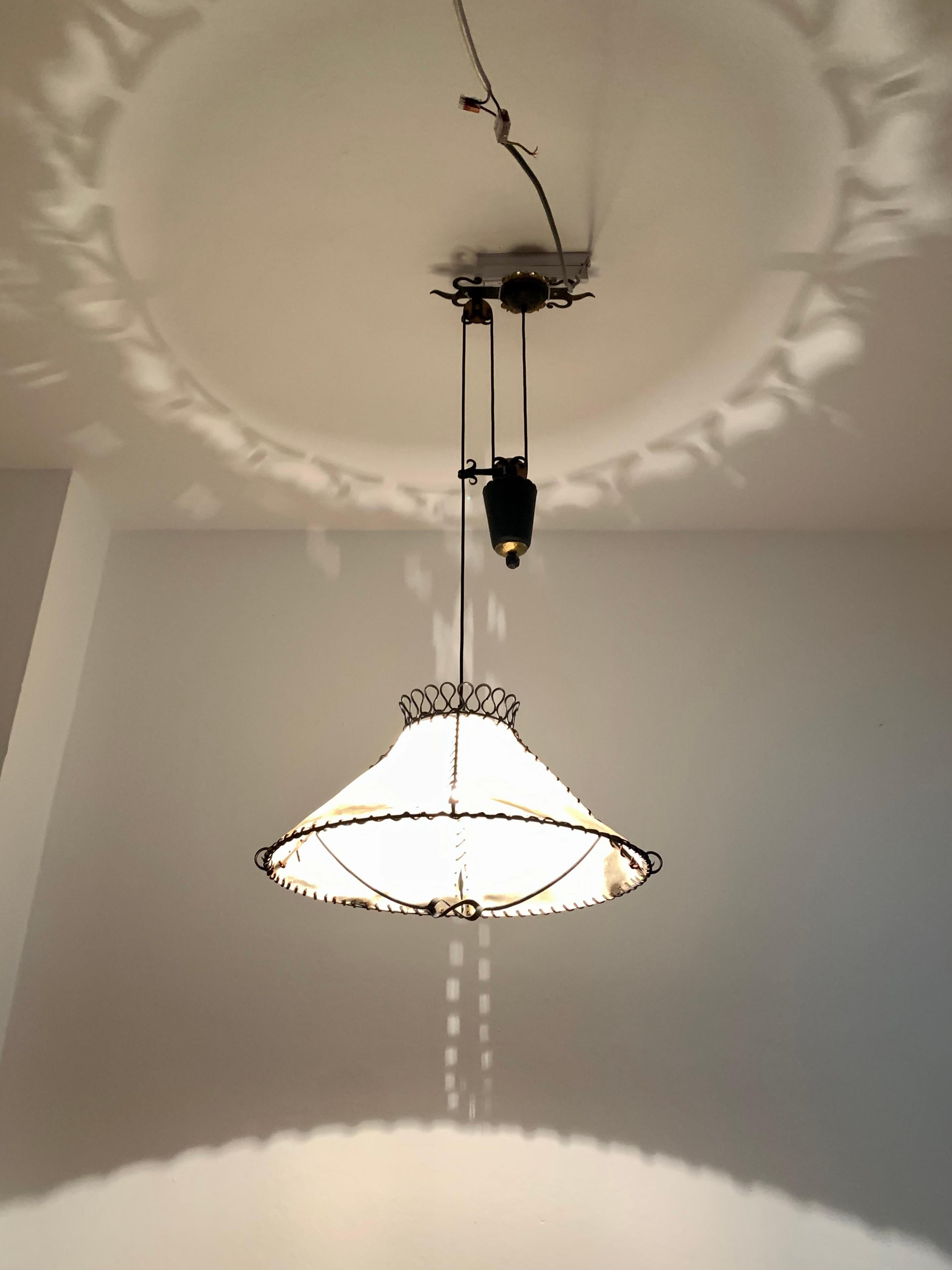 Adjustable Iron Pendant Lamp with Counterweight For Sale 2