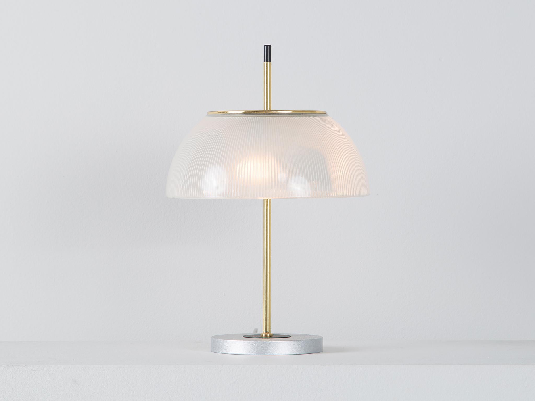 Adjustable Italian Table Lamp In Excellent Condition In Waalwijk, NL