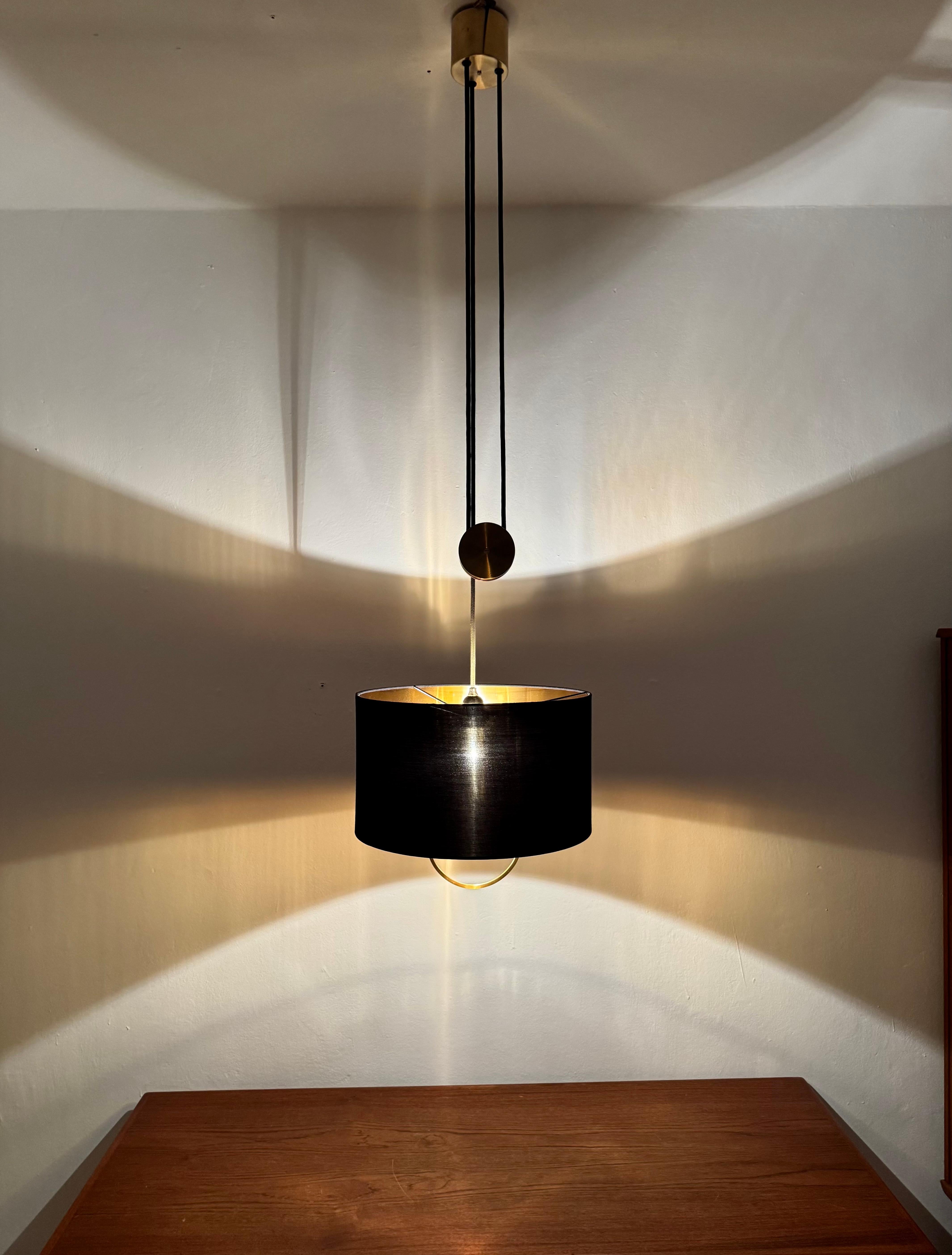 Adjustable Jo-Jo Pendant Lamp by Florian Schulz in vendita 5