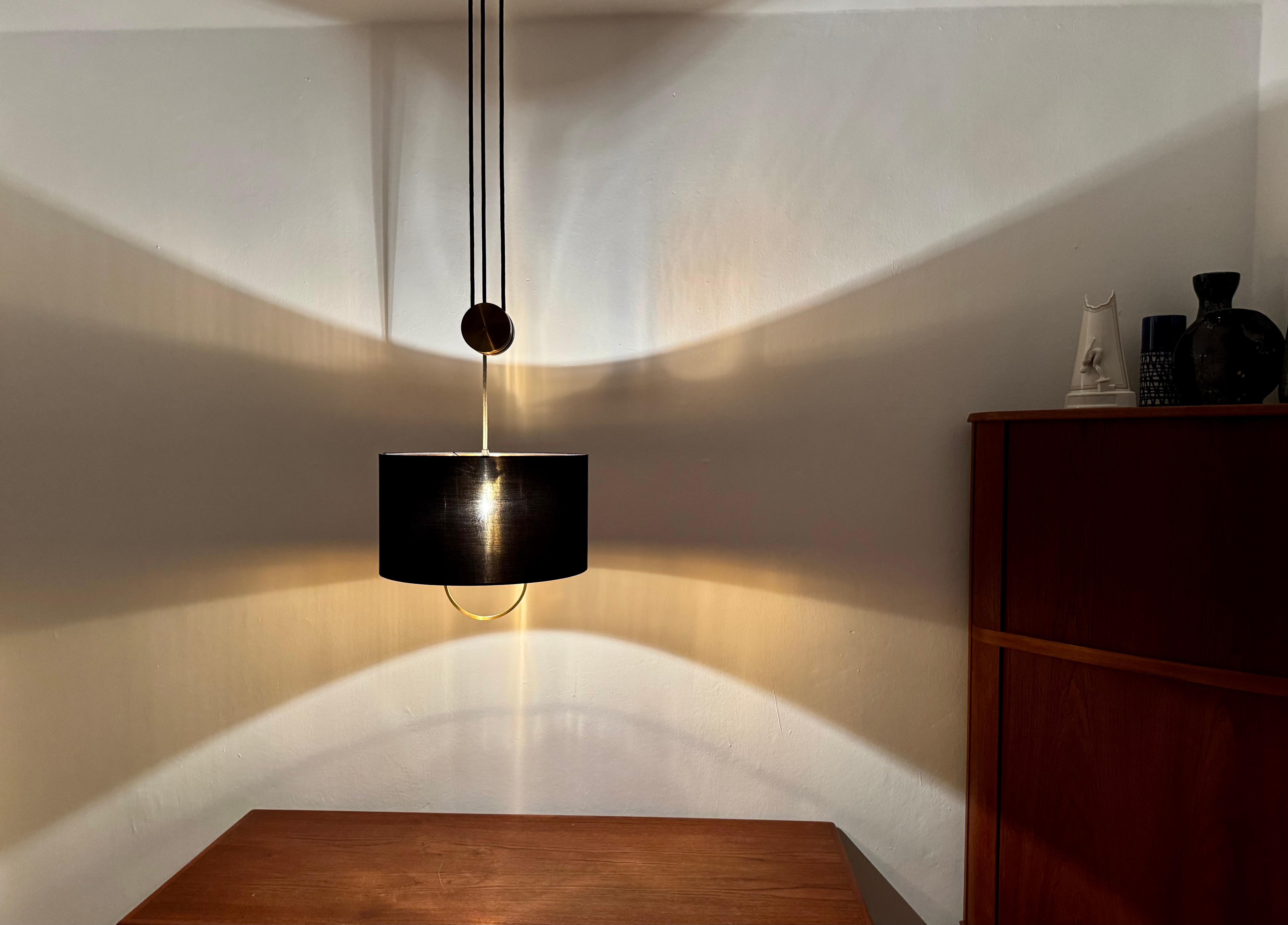 Adjustable Jo-Jo Pendant Lamp by Florian Schulz in vendita 6