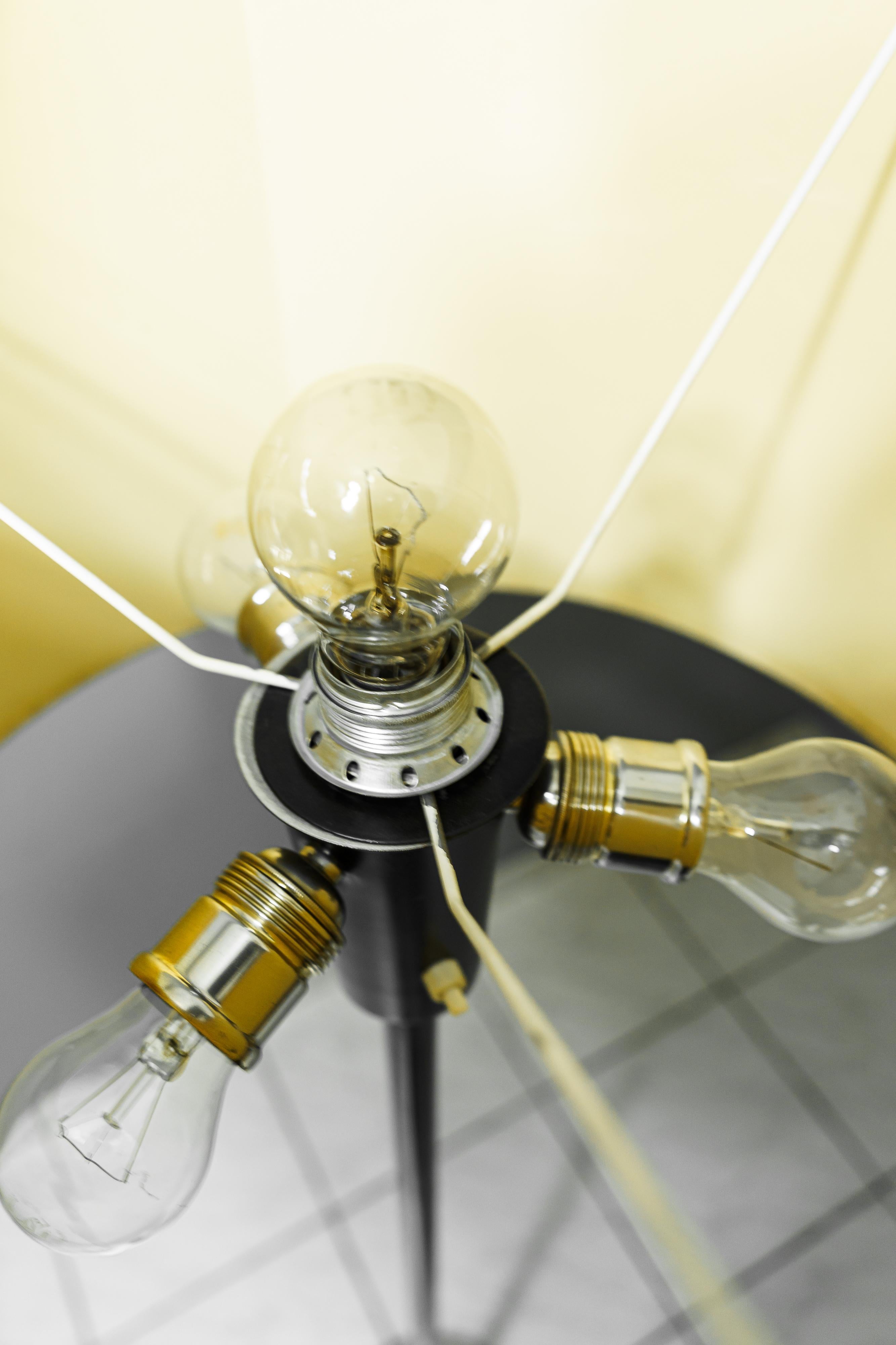 Verstellbare Stehlampe J.T.Kalmar Wien um 1950 mit Stoffschirm im Angebot 20