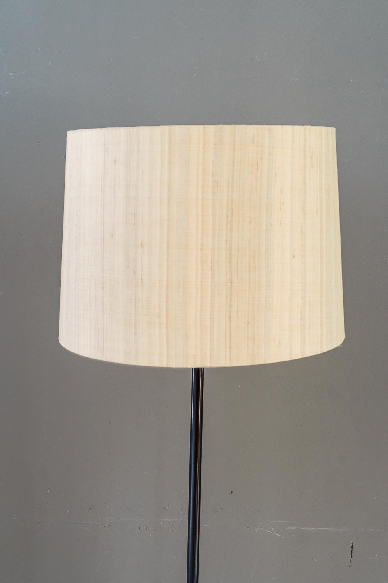 Adjustable J.T.Kalmar Floor Lamp with Fabric Shade Vienna Around 1950s 
4 bulbs separatly on and off
Stem blackened
Original condition
Brass nickel plated
Height adjustable from 155cm up to 180cm