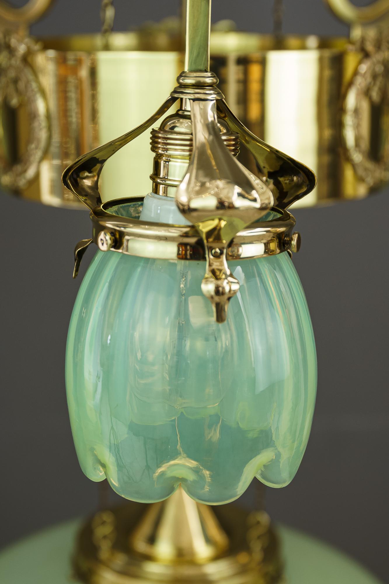 Verstellbarer Jugendstil-Kronleuchter mit Original-Opalglas Wien, um 1908 im Angebot 5