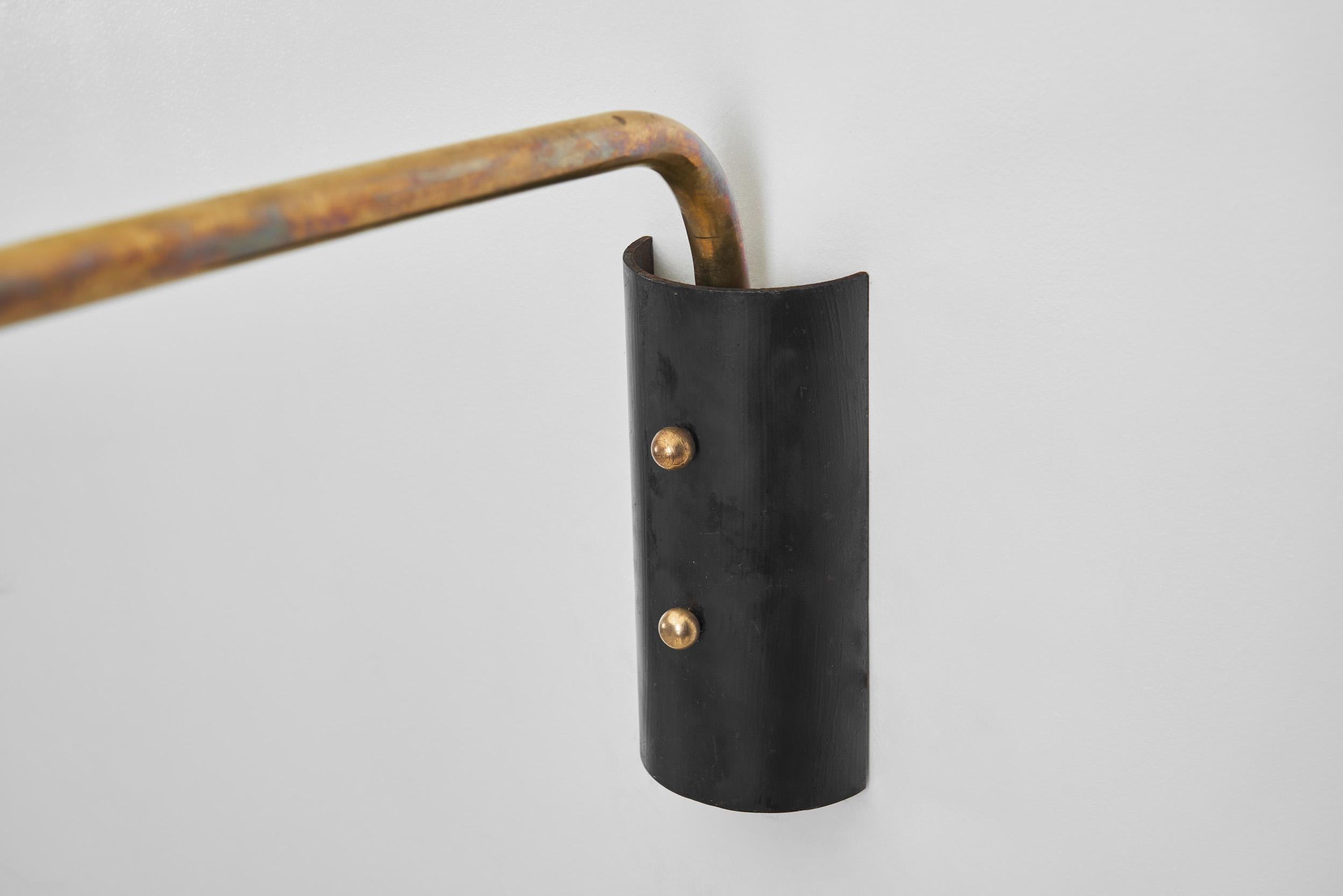 Verstellbare Wandleuchte mit Untertasse aus lackiertem Metall von Maison Arlus, Frankreich ca. 1950er Jahre im Angebot 8