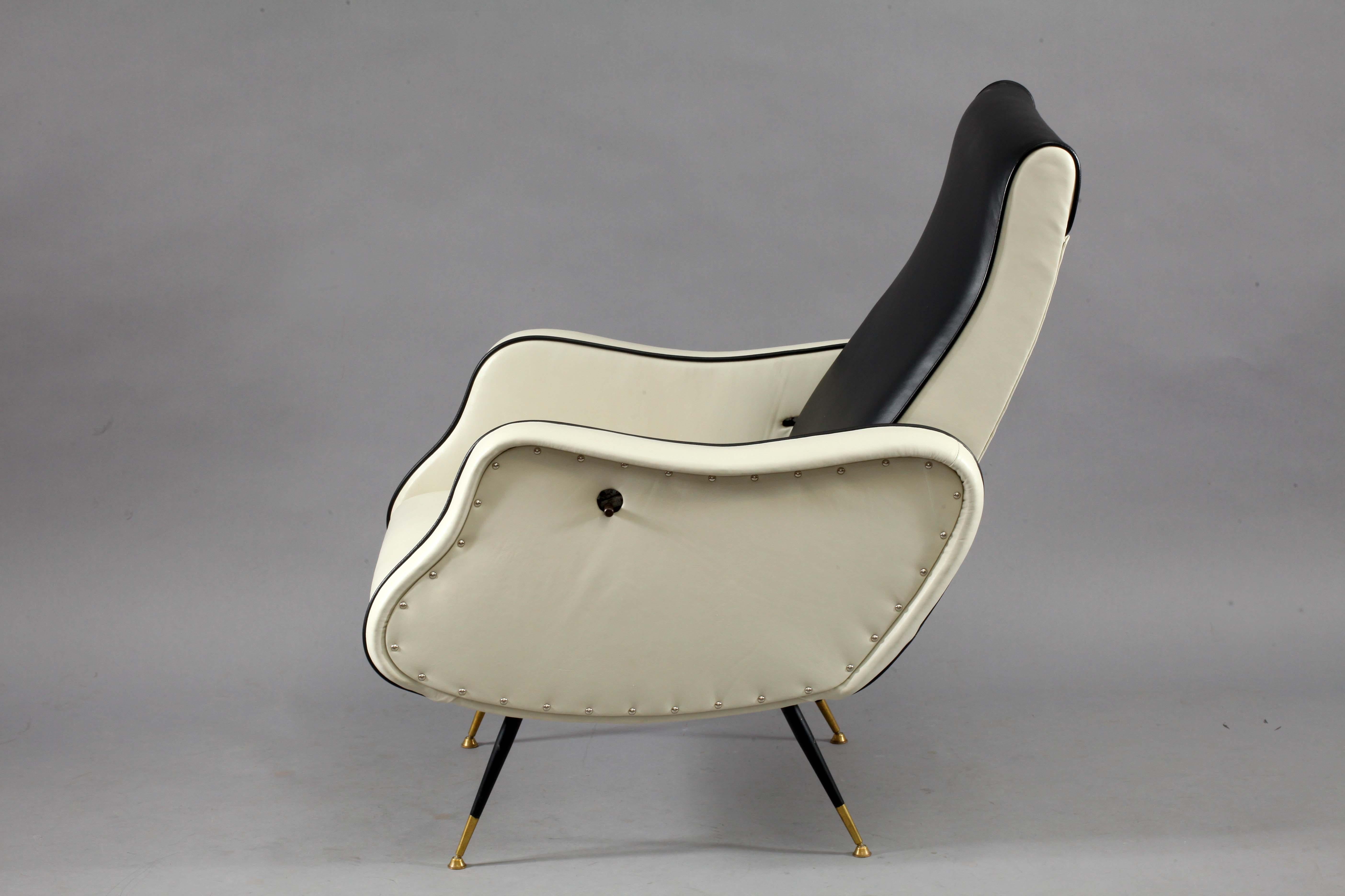 Adjustable Lounge chair,
modell Lady chair,
attributed to Marco Zanuso,
Italy, 1950.
Backrest adjustable in three positions,
leather, brass/black legs.
       