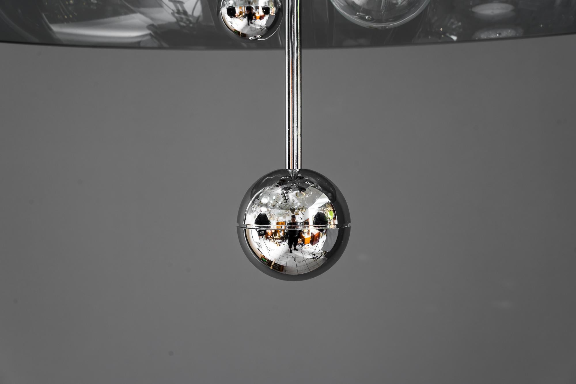 Pendente regolabile in lucite di Vienna degli anni '70 circa
Condizioni originali.