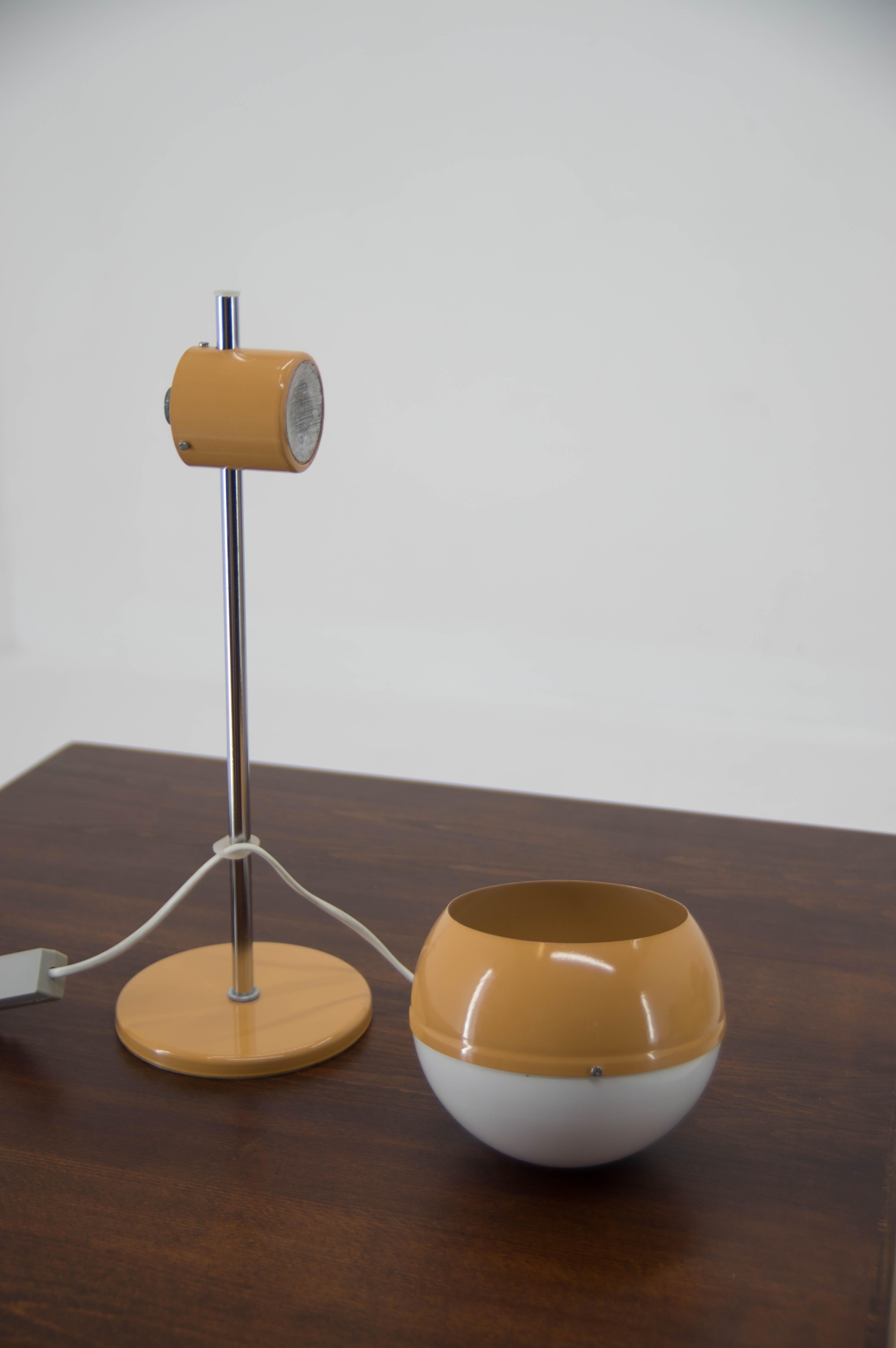 Adjustable Magnetic Table Lamp by Drukov, 1970s In Good Condition For Sale In Praha, CZ