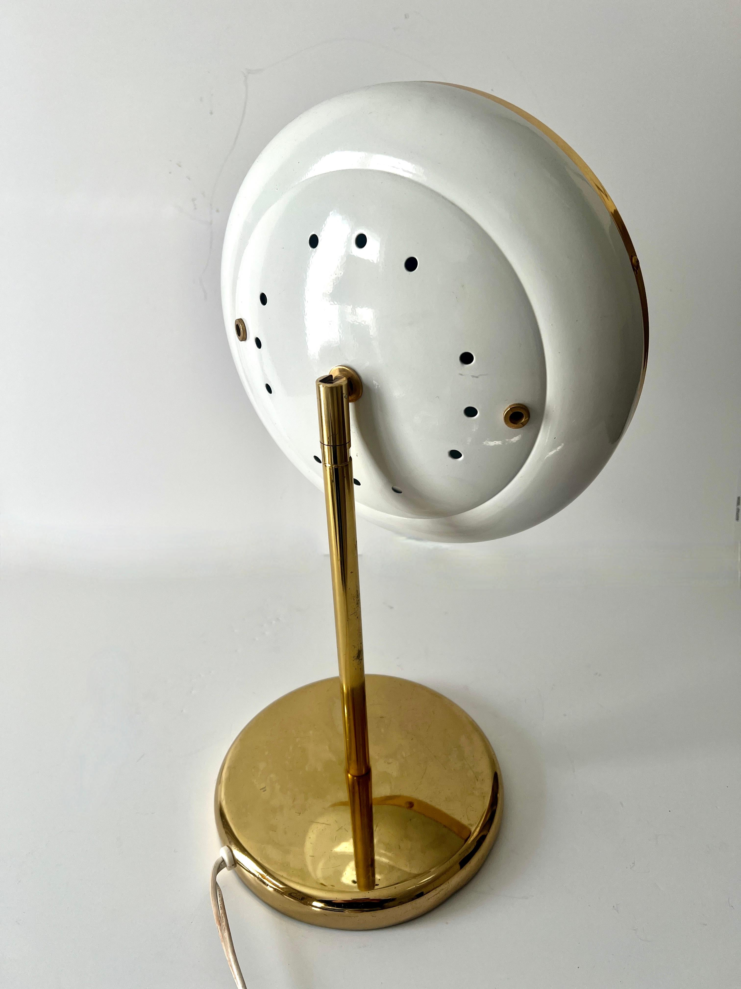 Adjustable Magnifying Ring Lit Table Mirror on Brass Stand with Brass Details For Sale 3