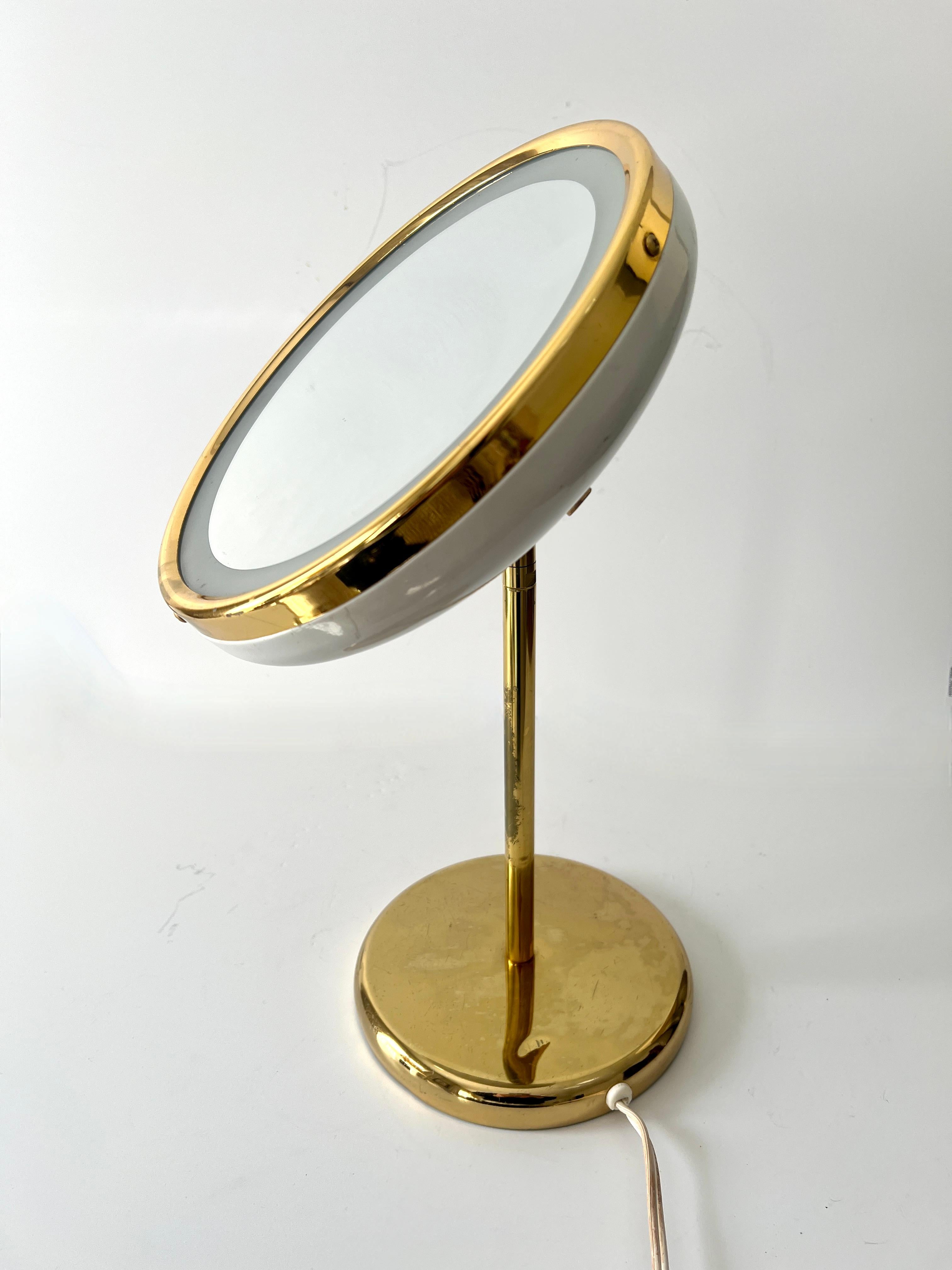 Adjustable Magnifying Ring Lit Table Mirror on Brass Stand with Brass Details For Sale 4