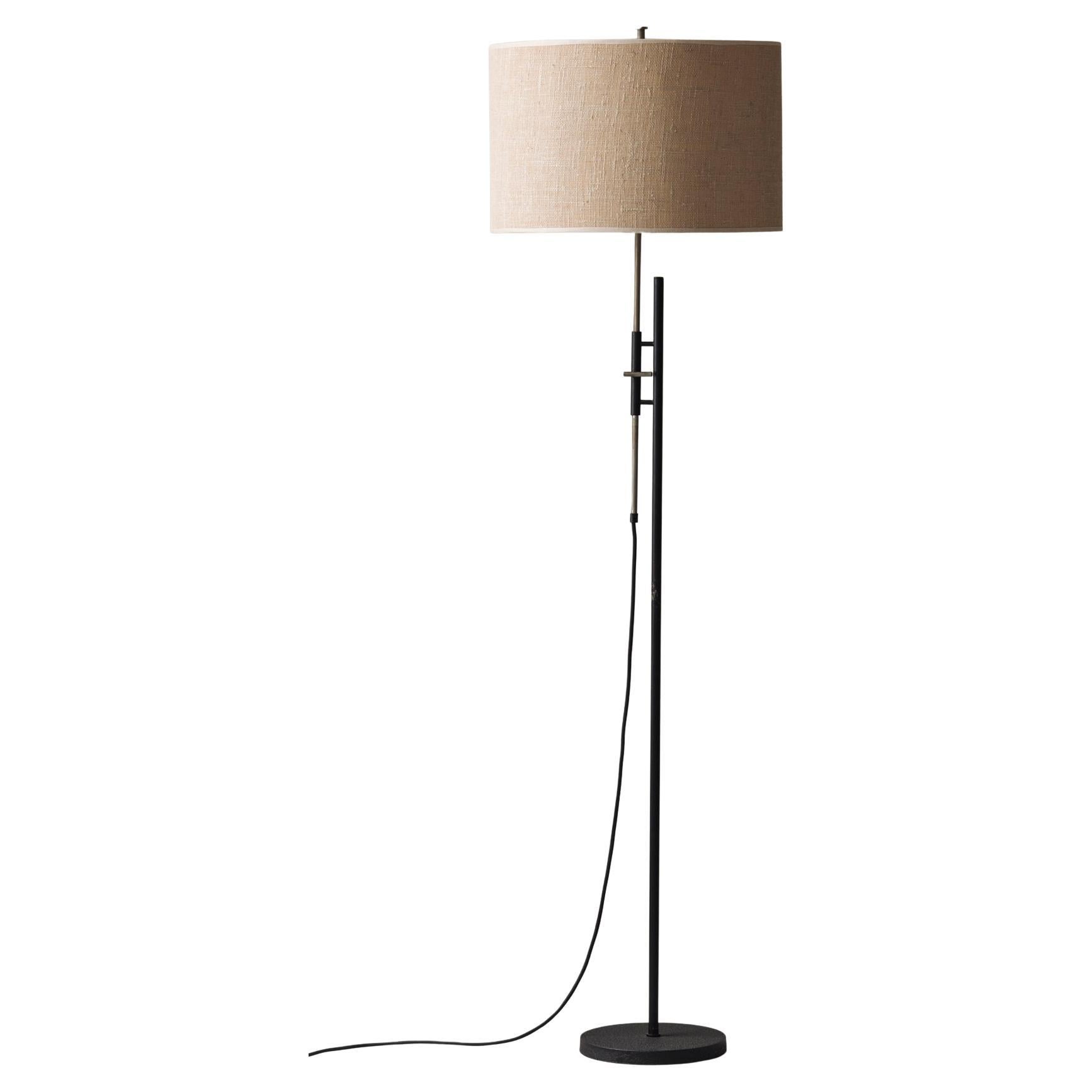 Lámpara de pie regulable de metal con pantalla cilíndrica original de tela, Francia Años 70 en venta