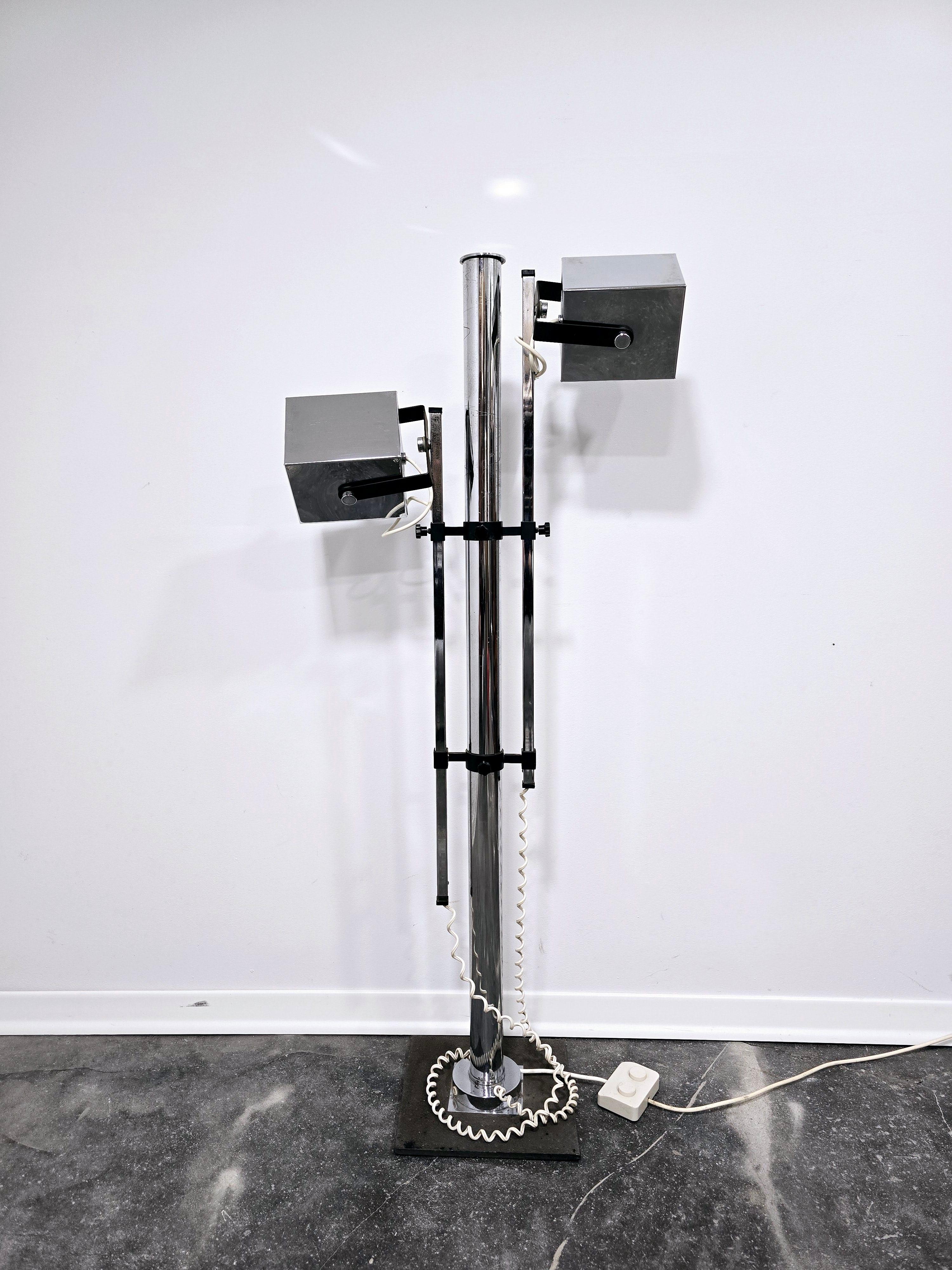 Verstellbare Stehlampe aus der Mitte des Jahrhunderts von Pat Hoffman für Lucitalia, 1970er Jahre im Angebot 3