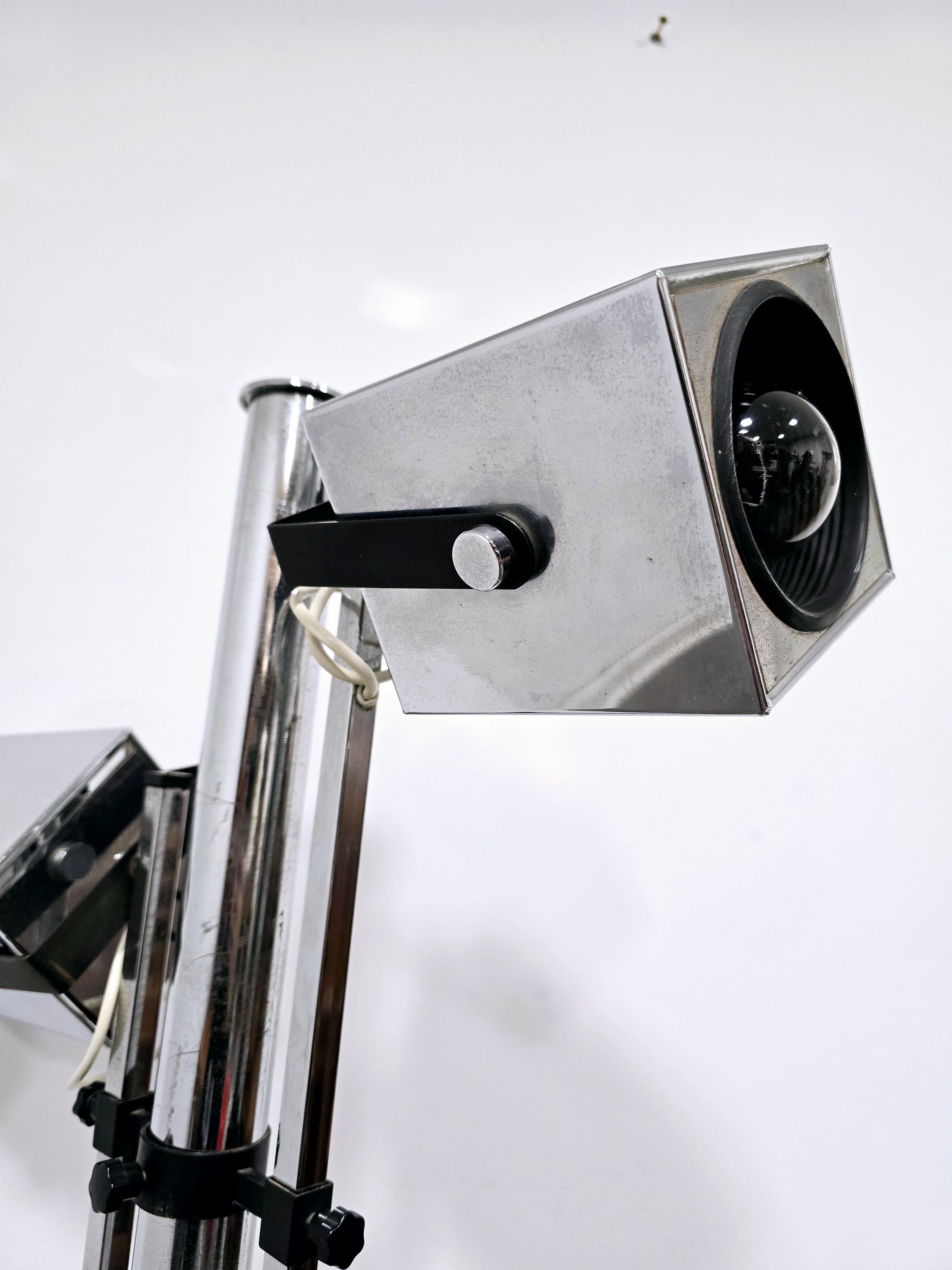 Verstellbare Stehlampe aus der Mitte des Jahrhunderts von Pat Hoffman für Lucitalia, 1970er Jahre im Angebot 1